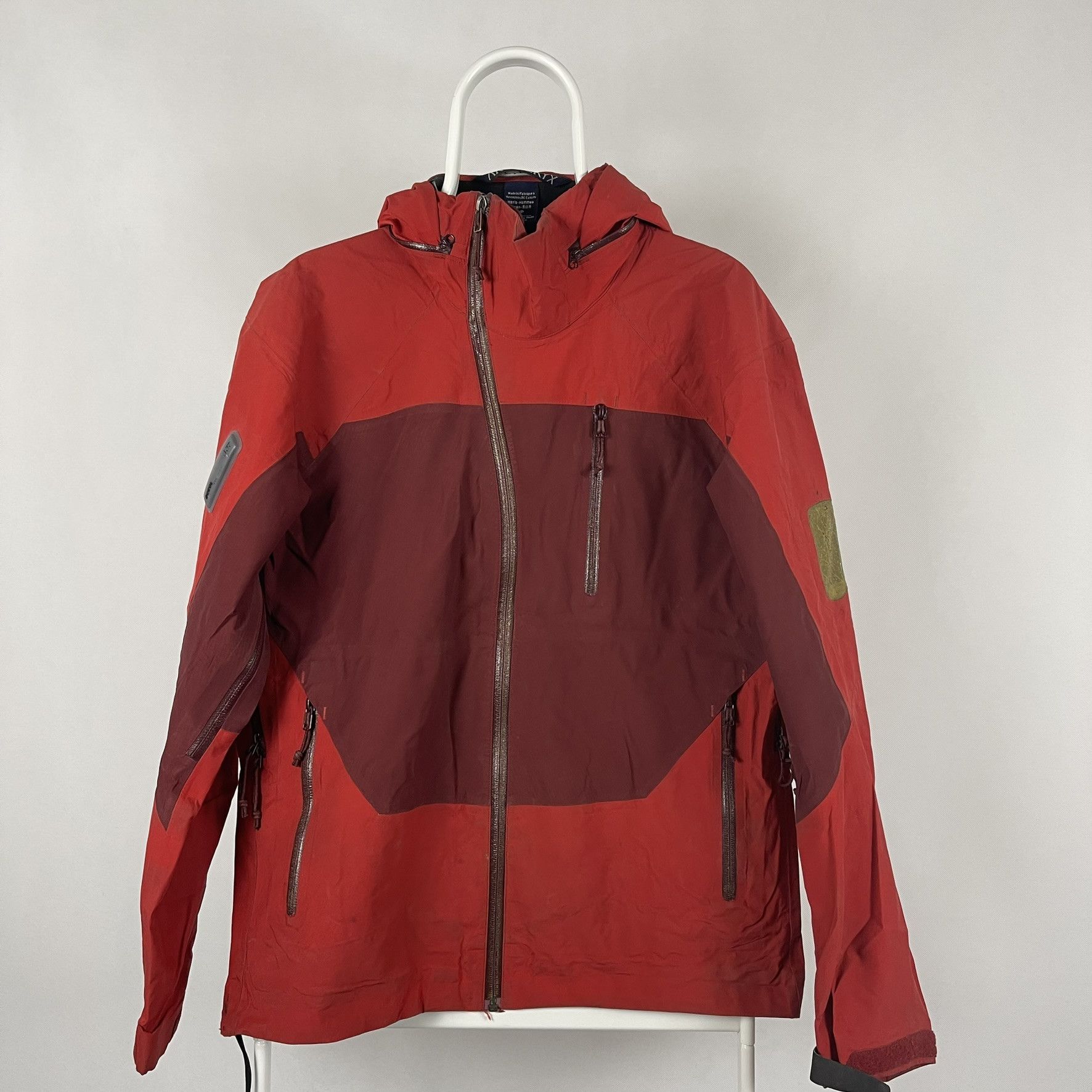 image of Archival Clothing x Arcteryx Vintage 2000 Arc'teryx Sidewinder Sv Men's Red Jacket Rocco (Size Smal