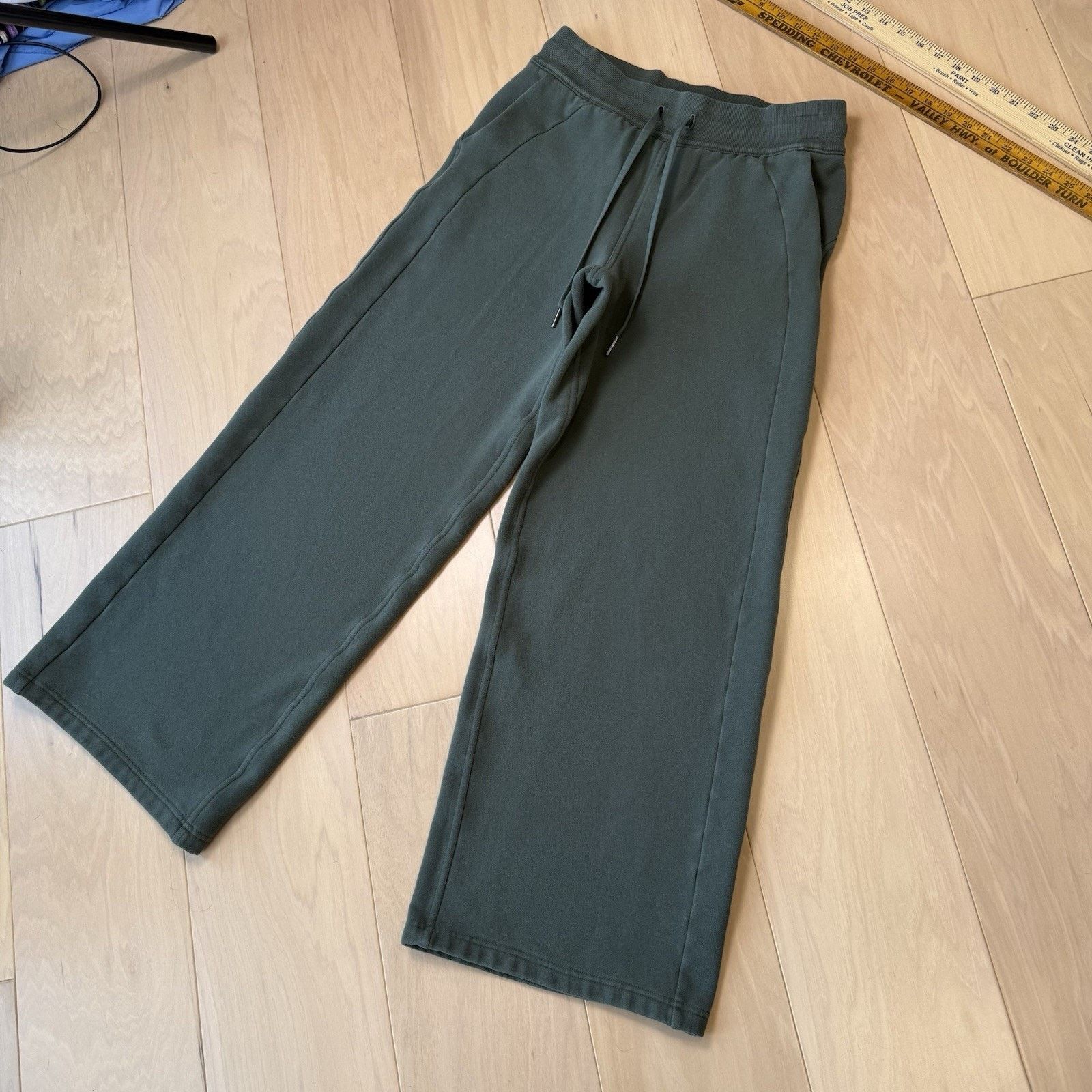 Lululemon Lululemon Scuba Mid Rise Wide Leg Sweatpants Women's 6 Green Size 28" / US 6 / IT 42 - 12 Thumbnail
