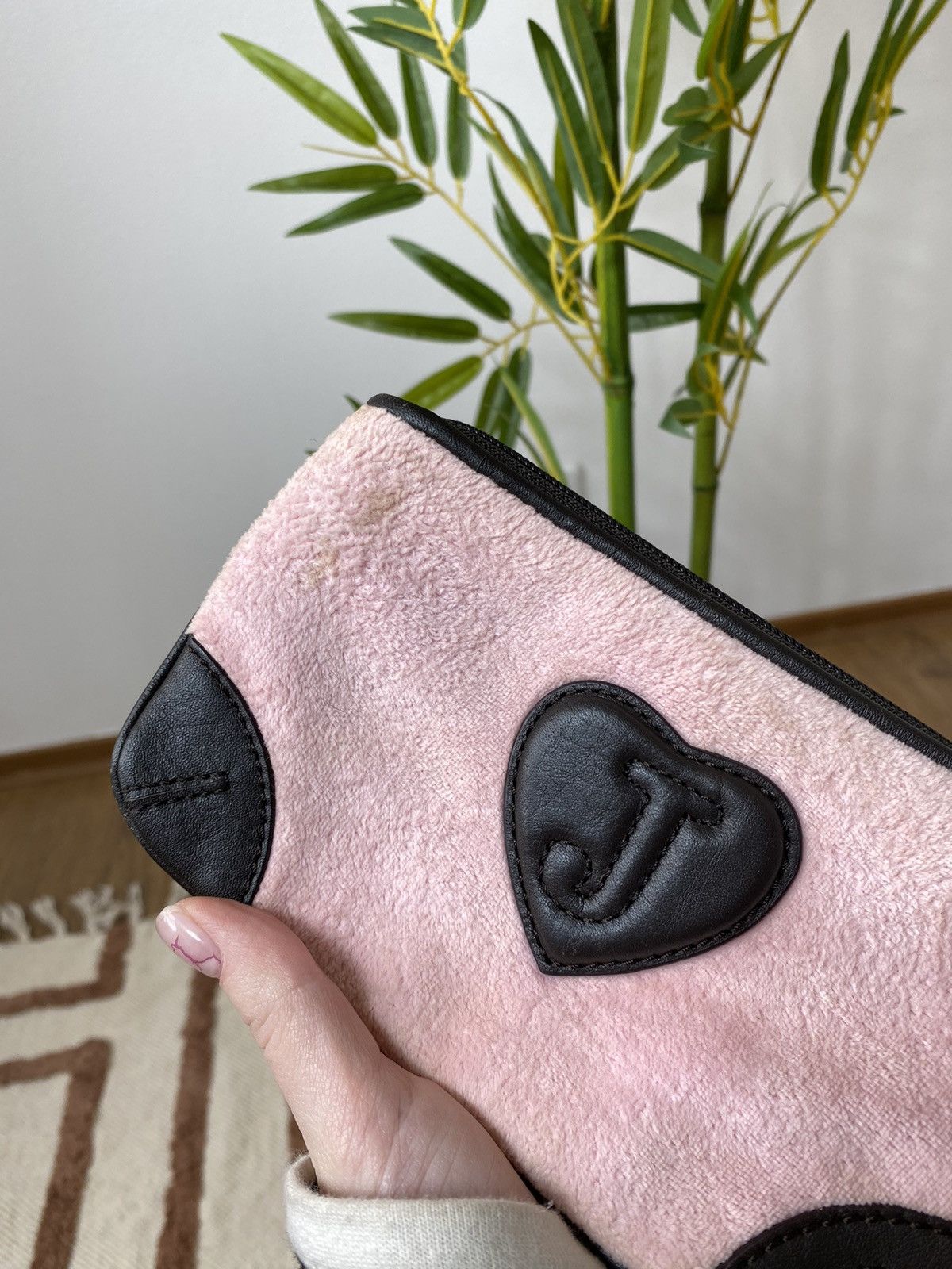 Juicy Couture VINTAGE JUICY COUTURE PLUSH COIN POUCH WALLET Size ONE SIZE - 4 Thumbnail