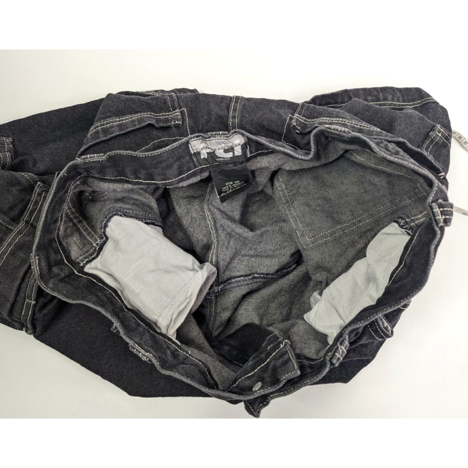 Denime VINTAGE Kenpa Shorts Men Size 38 Black Denim Cargo Baggy 90s Grunge Pockets Logo Embroidered Size US 38 / EU 54 - 6 Thumbnail