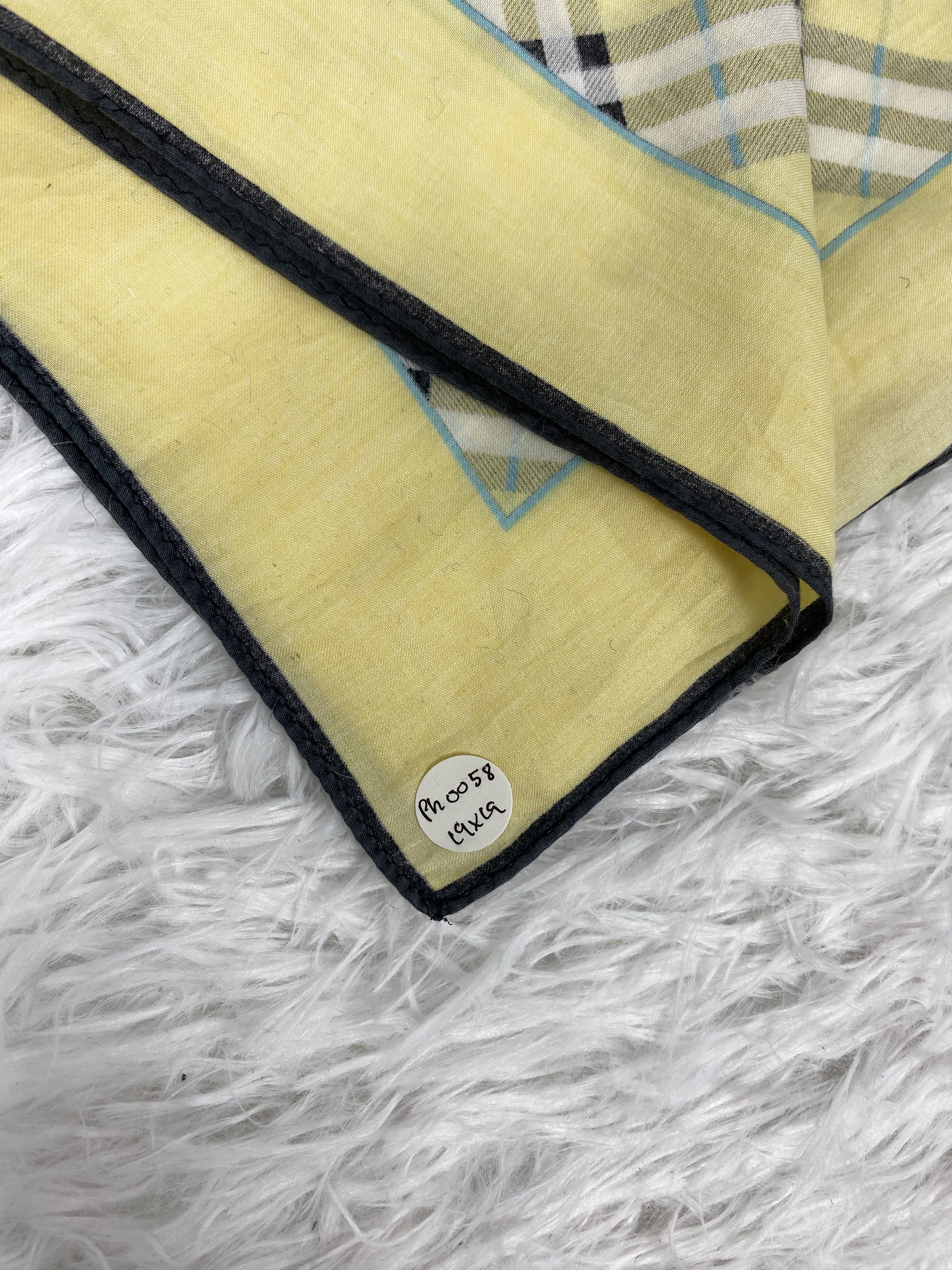 Burberry × Vintage Vintage Burberry Handkerchief PH0058 Size ONE SIZE - 2 Thumbnail