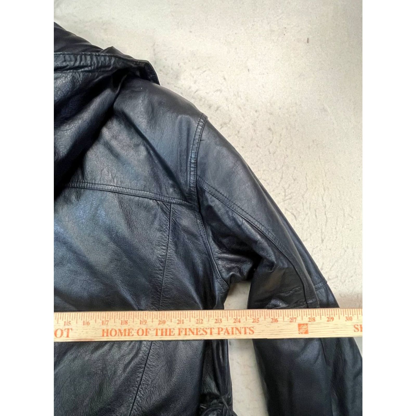 Vintage VINTAGE Wilsons Black Leather Insulated Lined Belted Heavy Jacket Parka Men Size L Size US L / EU 52-54 / 3 - 3 Thumbnail