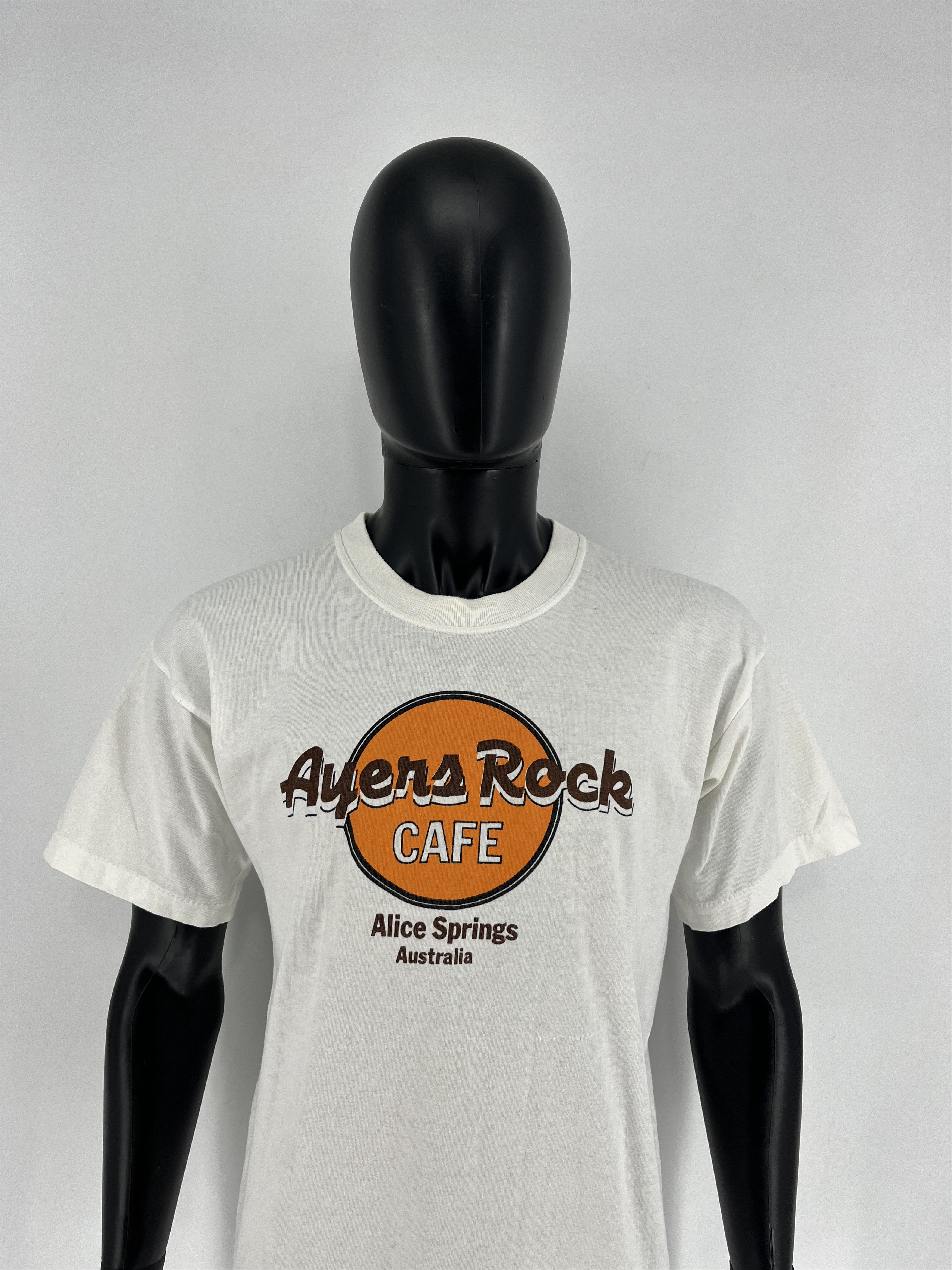 Band Tees Vintage 80s 90s Ayers Rock CAFE Alice Springs Australia Size US L / EU 52-54 / 3 - 1 Thumbnail