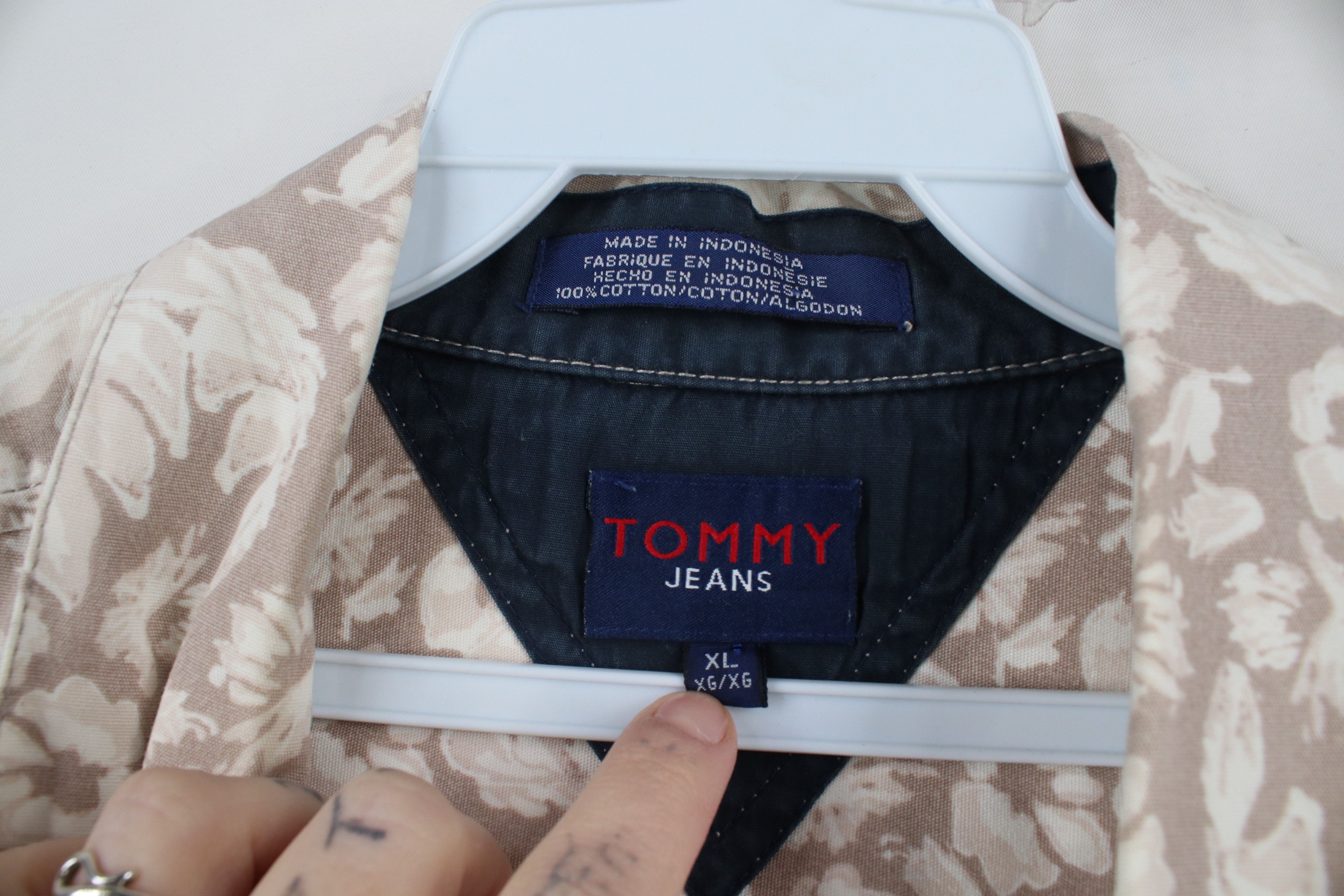 Tommy Hilfiger × Vintage Vintage 90s Tommy Hilfiger Flower Hawaiian Luau Button Shirt Size US XL / EU 56 / 4 - 8 Thumbnail