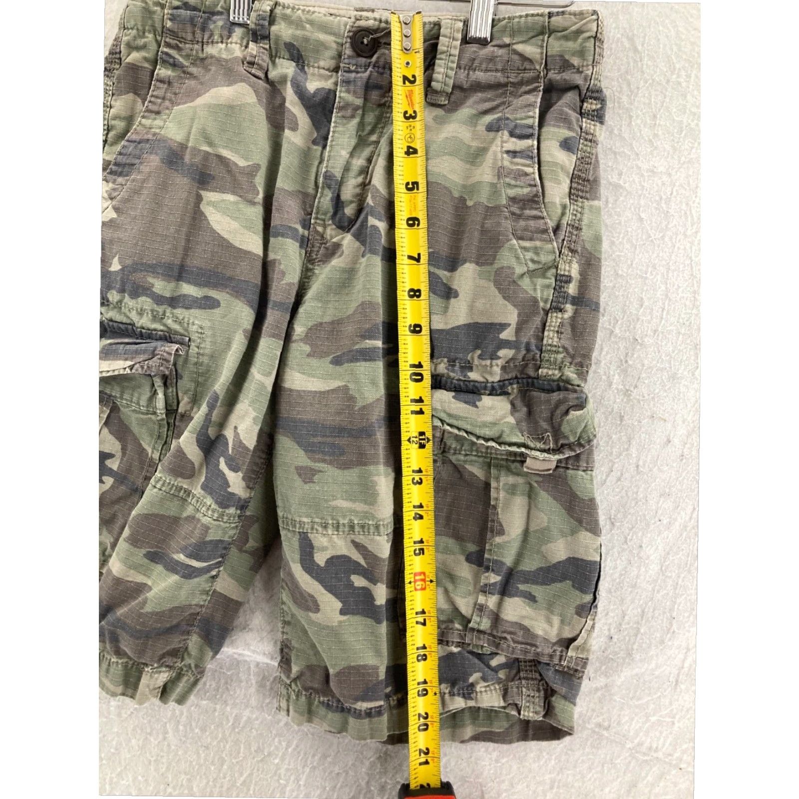 American Eagle Outfitters American Eagle Outfitters Cargo Shorts Men's 26 Multicolor Camouflage Cotton Blend Size US 26 / EU 42 - 3 Thumbnail