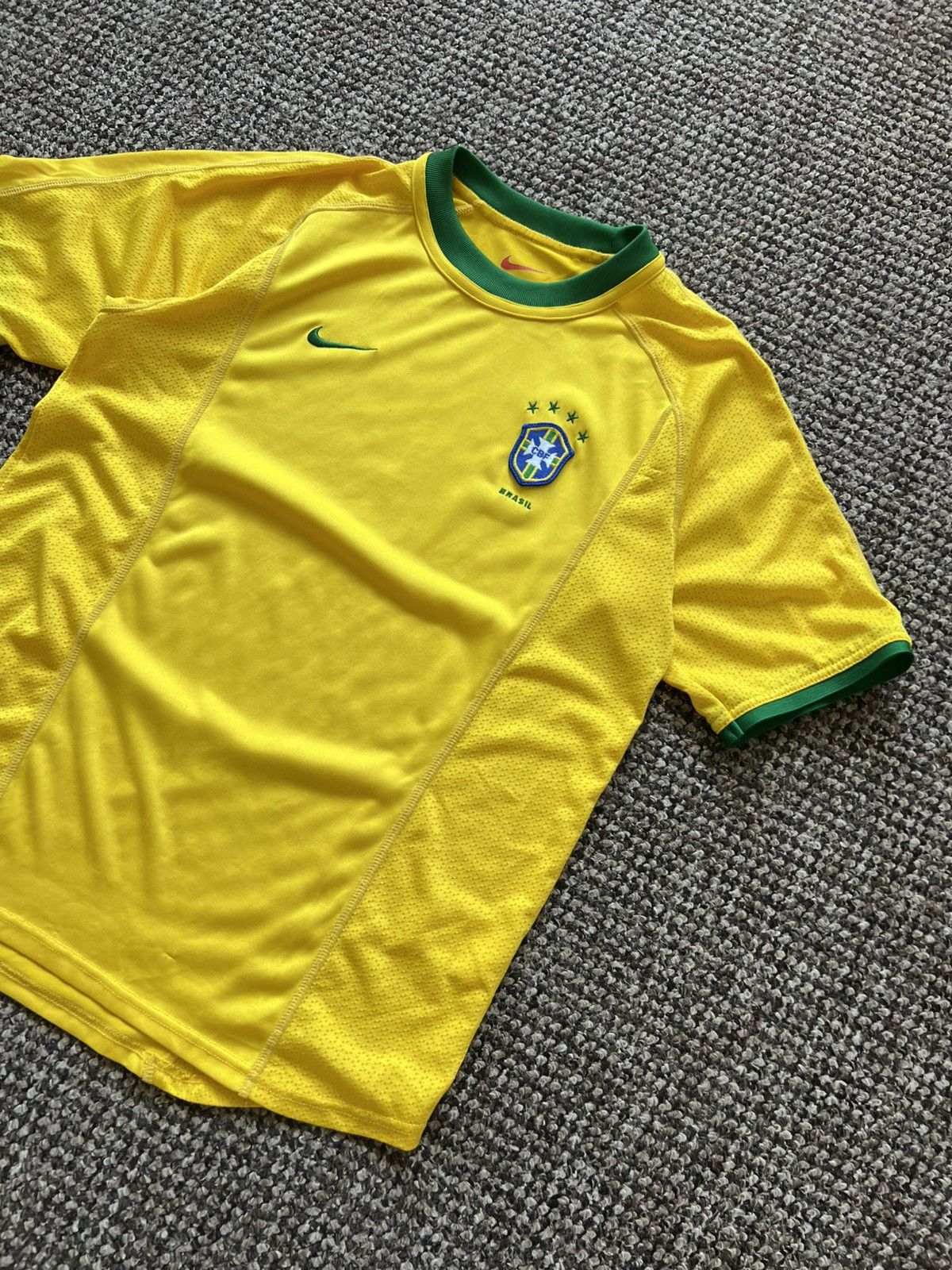 Nike Brazil 2000 Nike Vintage Y2k Streetwear Style Football Shirt Size US S / EU 44-46 / 1 - 5 Thumbnail