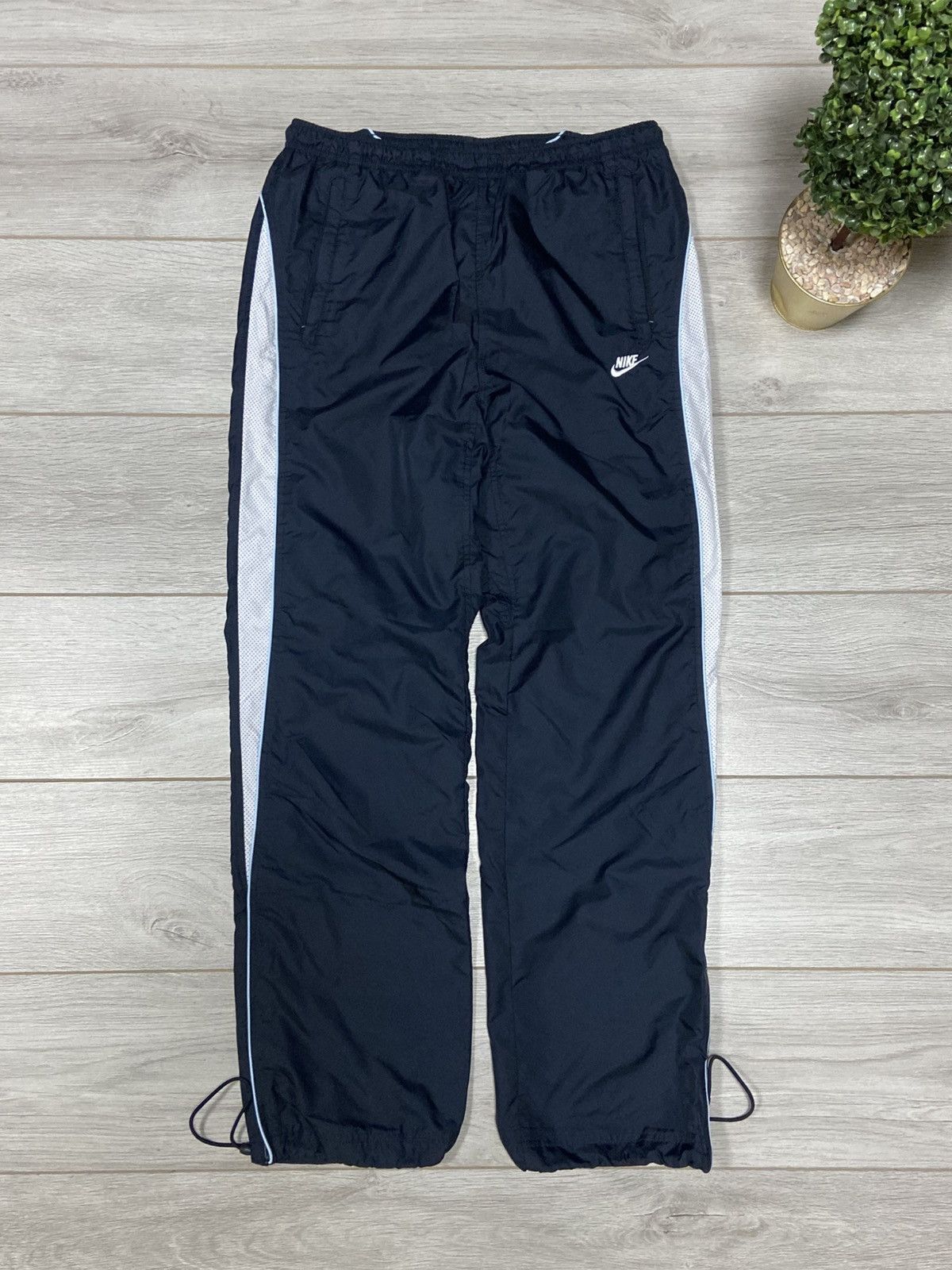 Nike Nike vintage parachute swoosh pants ninja swoosh drill Size US 34 / EU 50 - 1 Thumbnail