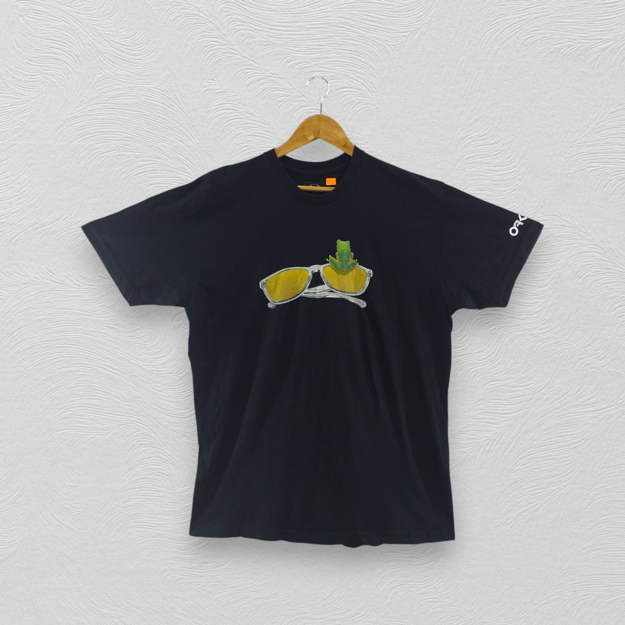 Japanese Brand Vintage Oakley Rare Design Xlarge Tshirt -F041 Size US XL / EU 56 / 4 - 1 Thumbnail
