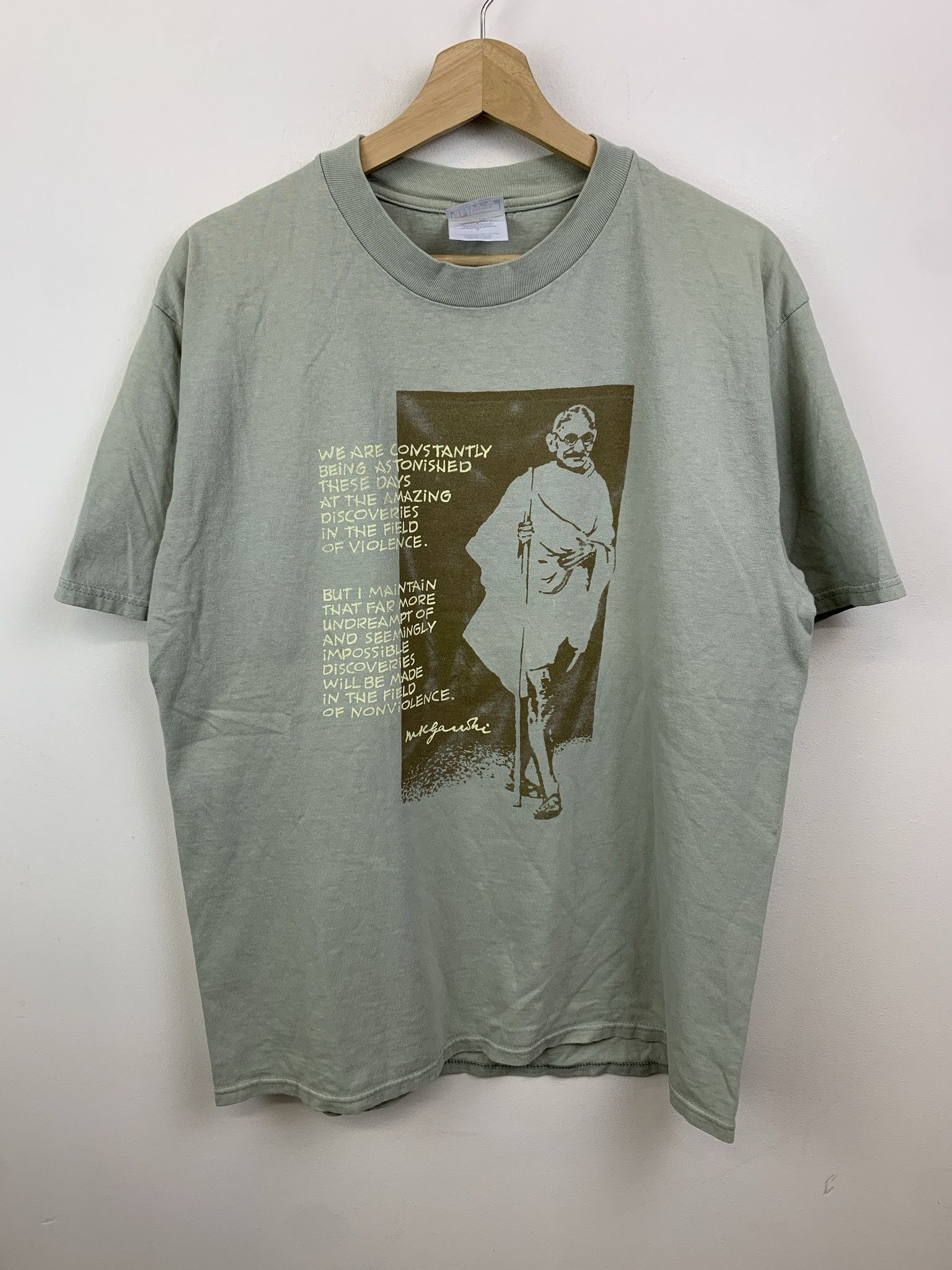Other Vintage Mahatma Ghandi Peace Quote Tee Size L Size US L / EU 52-54 / 3 - 1 Thumbnail