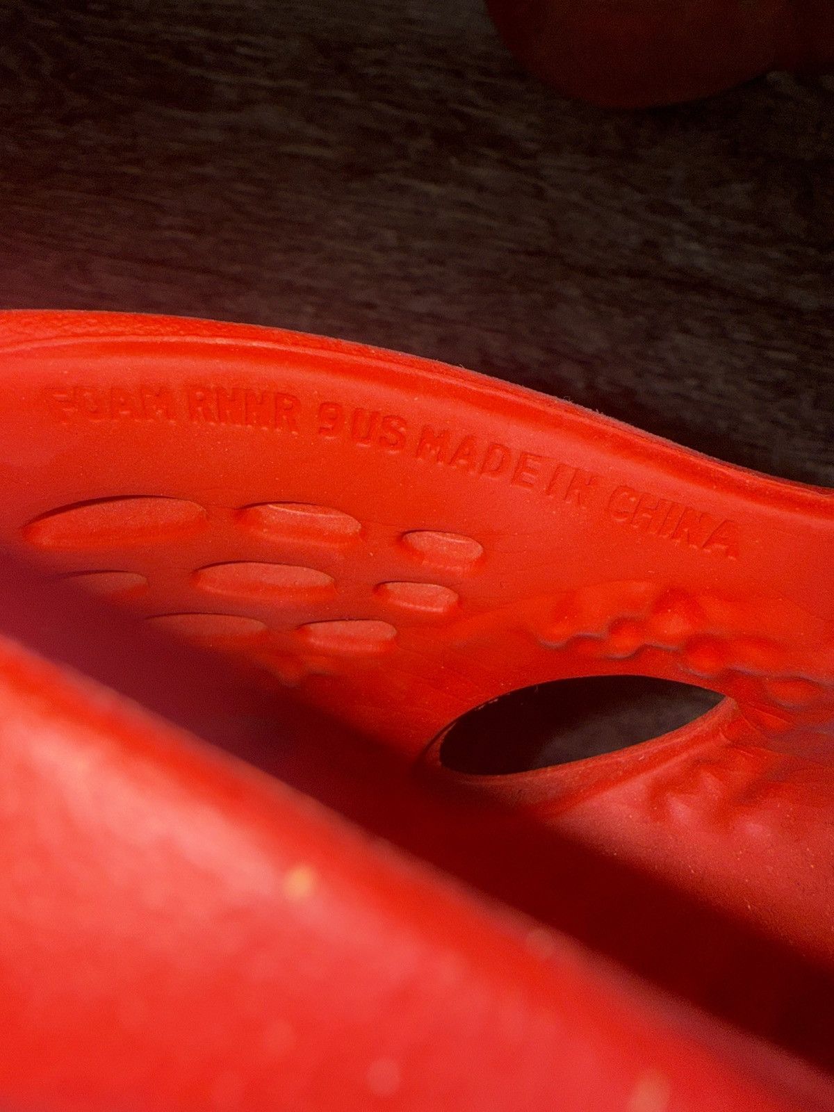 Yeezy Yeezy Foam rnnr Vermilion Size US 9 / EU 42 - 6 Thumbnail