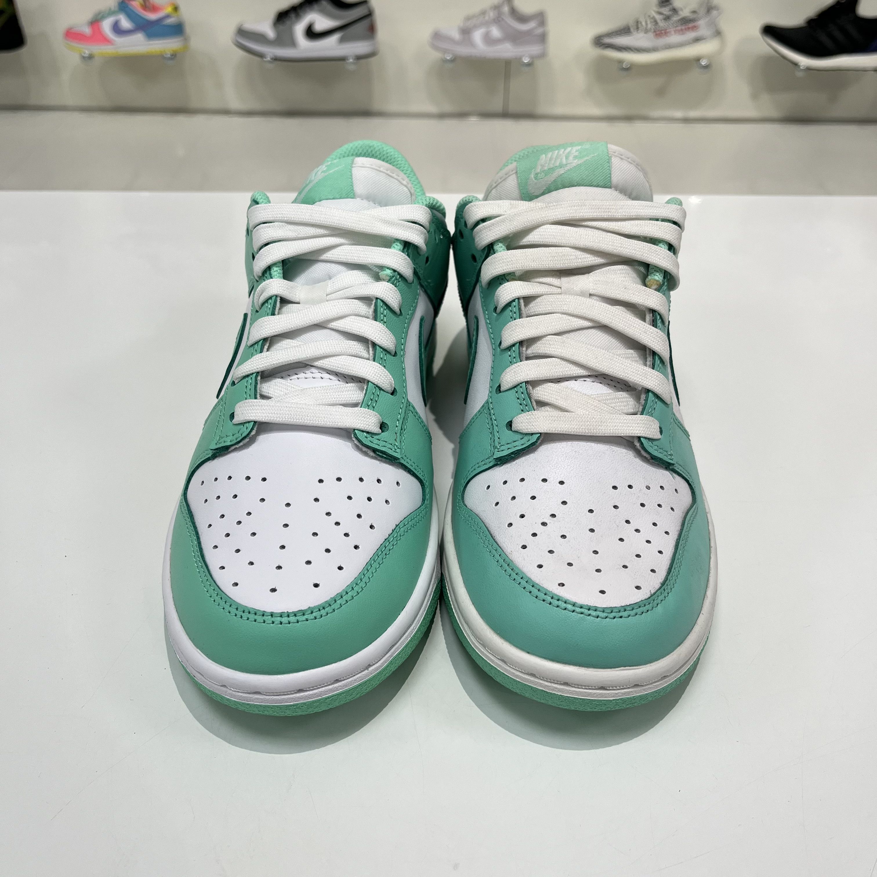 Nike Nike dunk low green glow Size US 8.5 / EU 41-42 - 5 Thumbnail