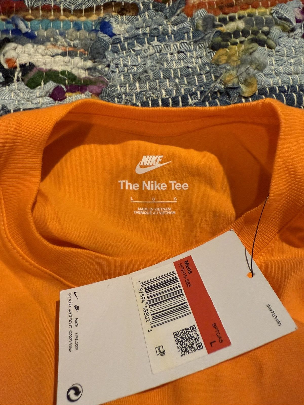 Nike Nike City Exclusive - Vietnam- tee size L Size US L / EU 52-54 / 3 - 8 Thumbnail