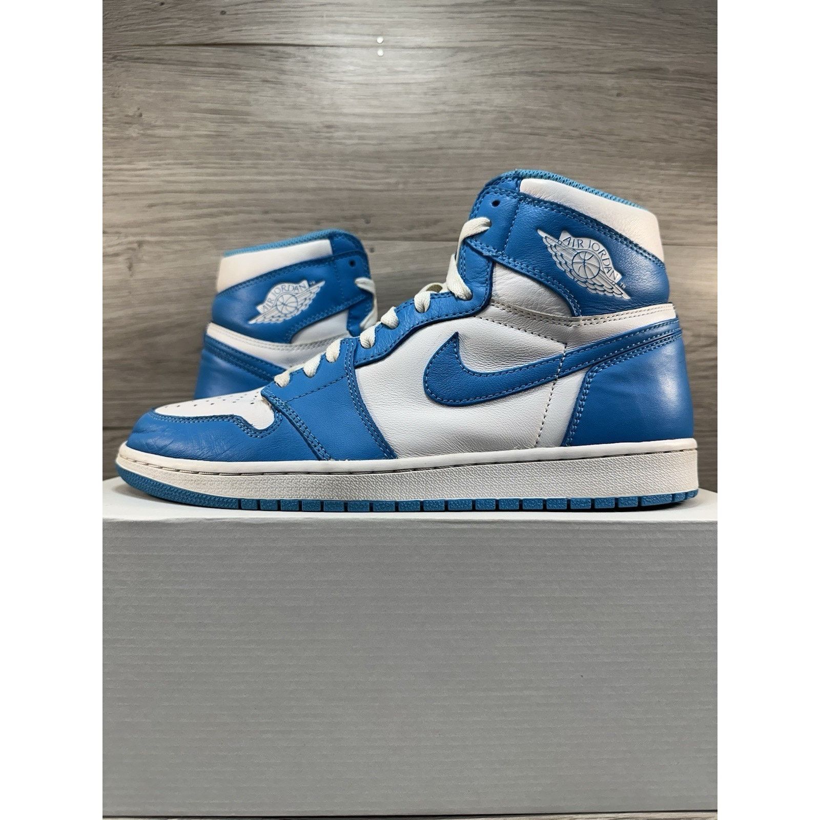 Jordan Brand Jordan 1 Retro High OG UNC 2015 - Size 11 Size US 11 / EU 44 - 1 Thumbnail