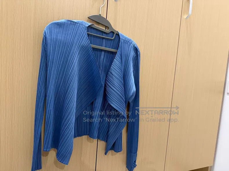 Issey Miyake Issey Miyake Blue pleated long-sleeve top Size L / US 10 / IT 46 - 2 Thumbnail