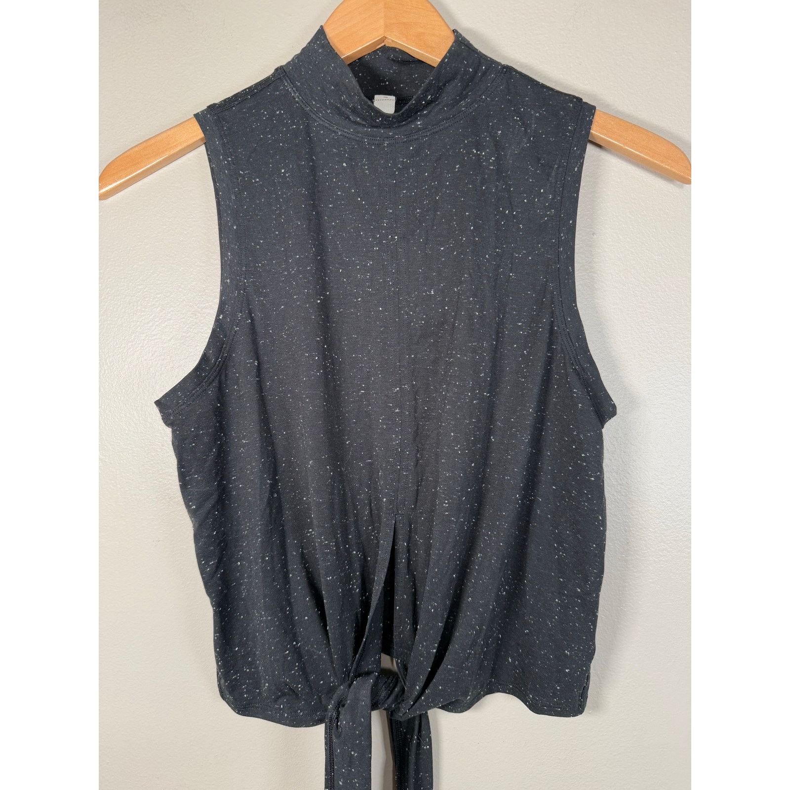 Lululemon NWOT Lululemon Time to Restore Mock Neck Tank size 6 Size M / US 6-8 / IT 42-44 - 9 Thumbnail