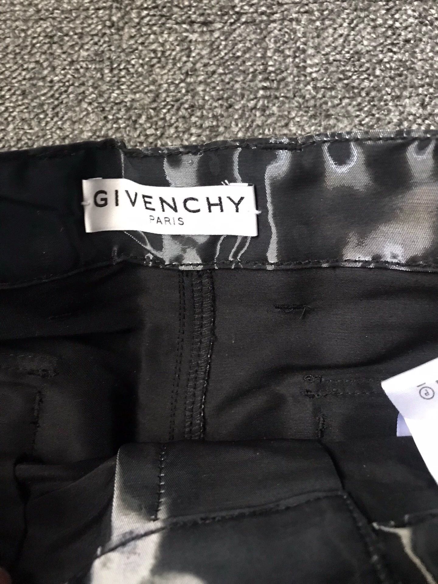 Givenchy Givenchy Coated Light-Reactive Multi-Pocket Work Shorts 44 Size US 28 / EU 44 - 4 Thumbnail