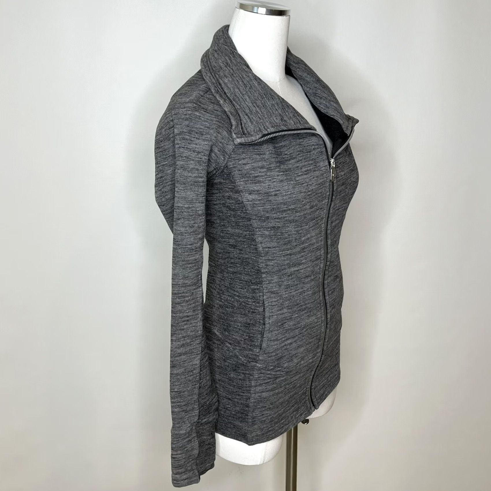 Lululemon VINTAGE? no - incorrect. Size S / US 4 / IT 40 - 3 Thumbnail