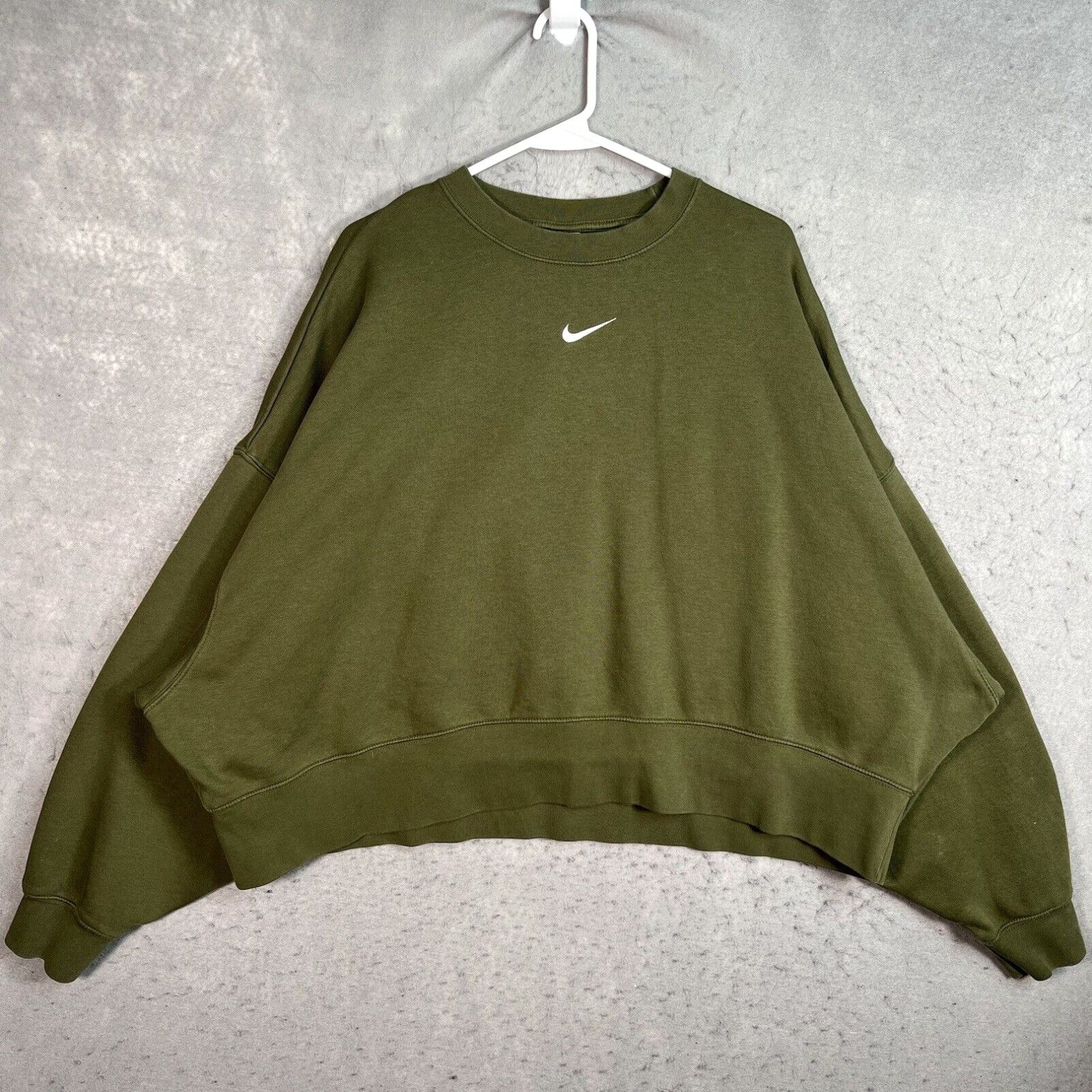 Nike olive green sweater hotsell