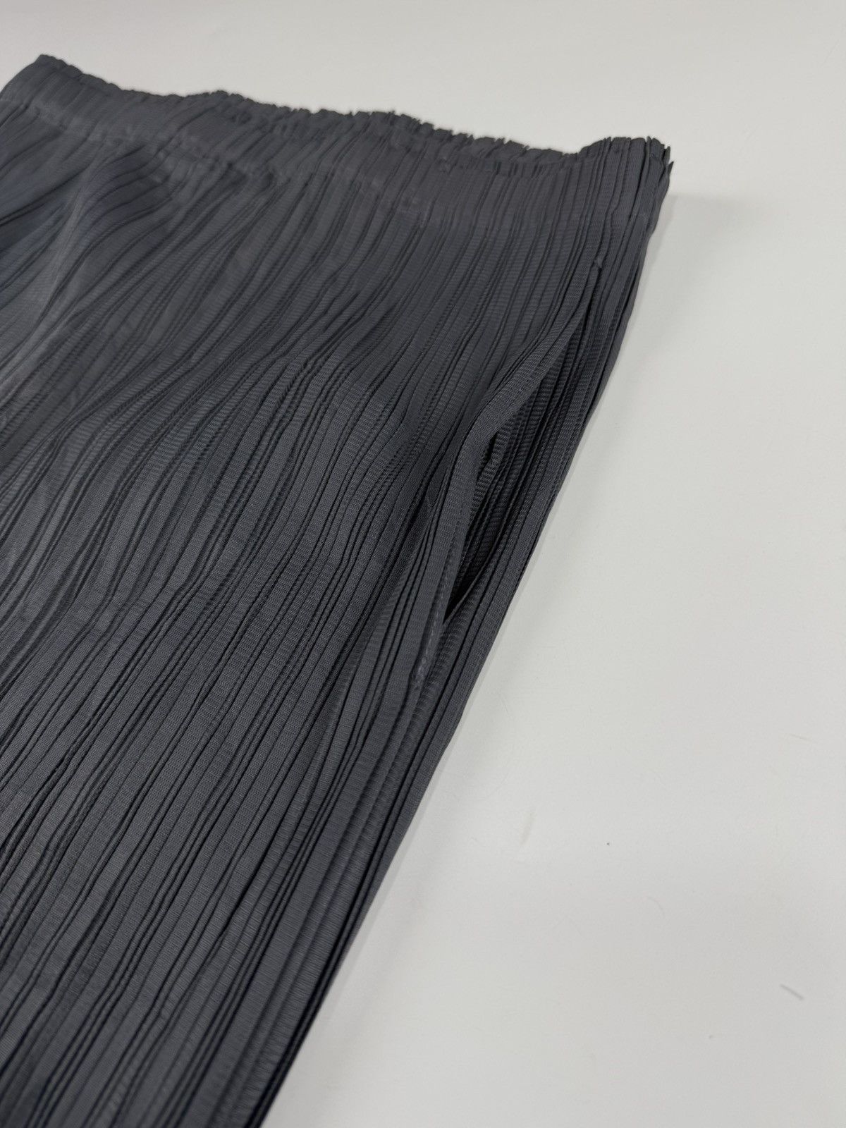 Pleats Please Issey Miyake Issey Miyake Pleats Please Pleated Pants Size US 30 / EU 46 - 4 Thumbnail