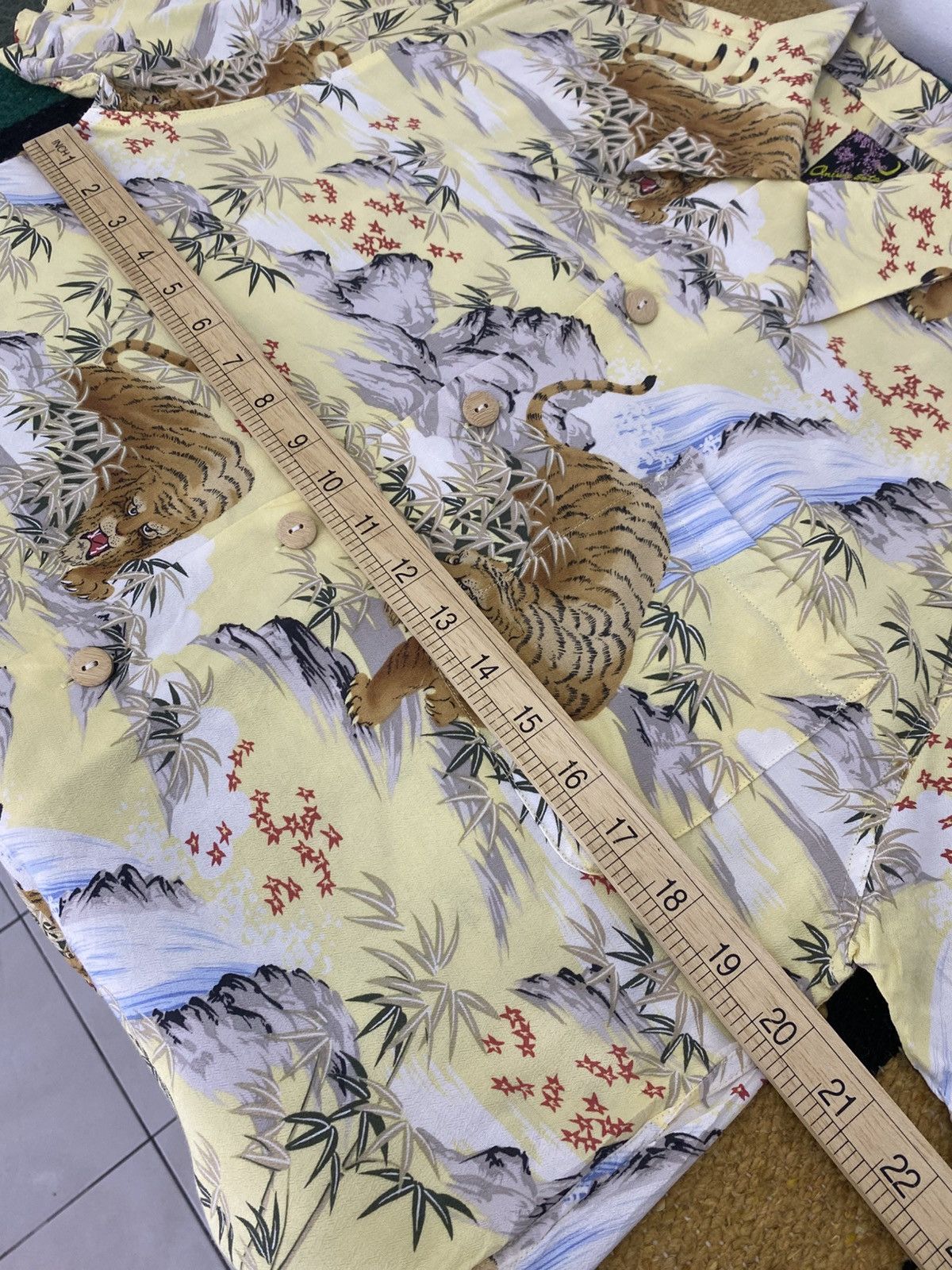 Japanese Brand Oniwa Soto Hawaiian Rayon Tiger Print Button up Shirt Size US L / EU 52-54 / 3 - 5 Thumbnail