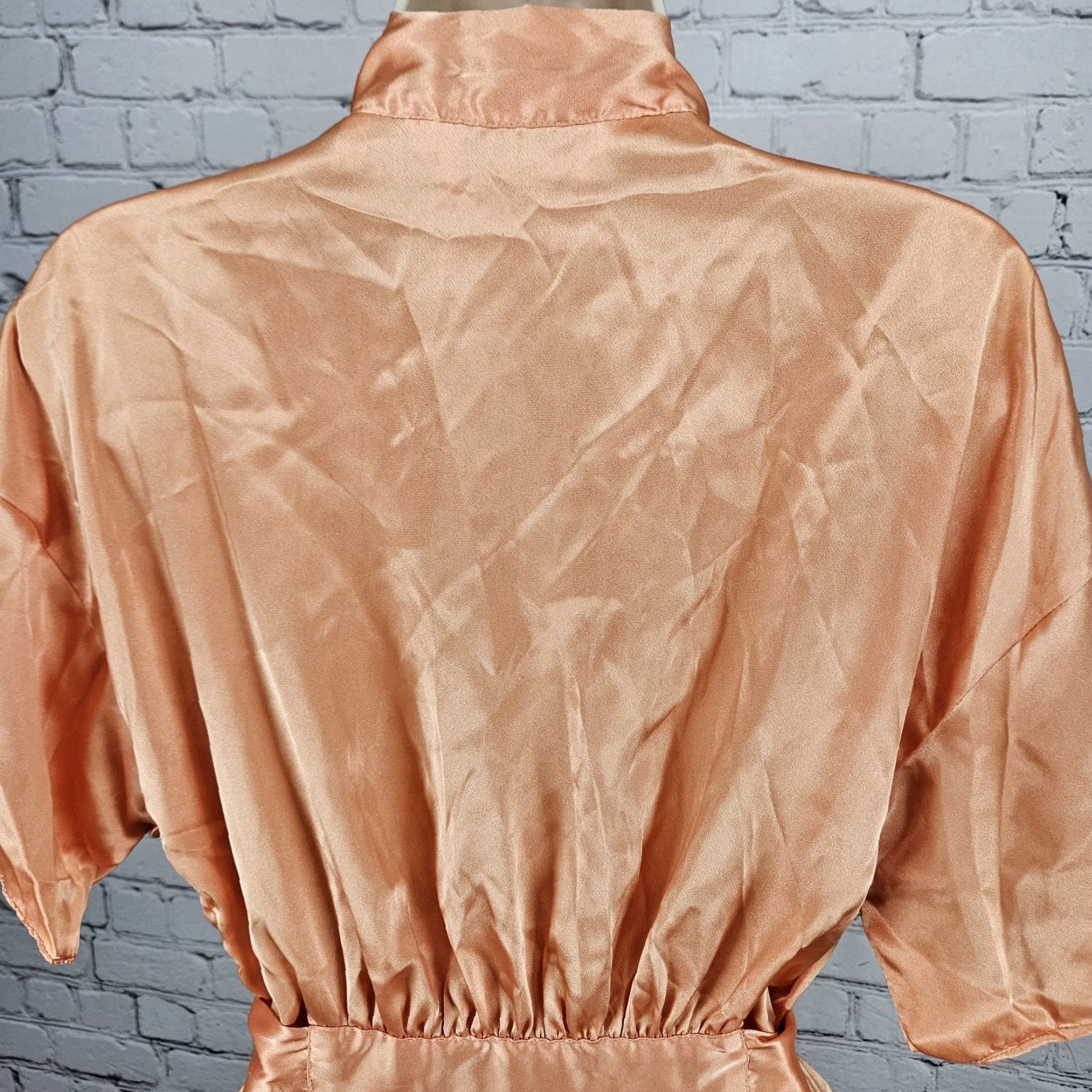 Victoria's Secret Victoria's Secret Robe Women One Size Orange Satin Pockets Belted Lightweight Short Sleeve Tie V-Neck Polyester Machine Washable Classic Spring Summer Size 42" / US 20 - 6 Thumbnail