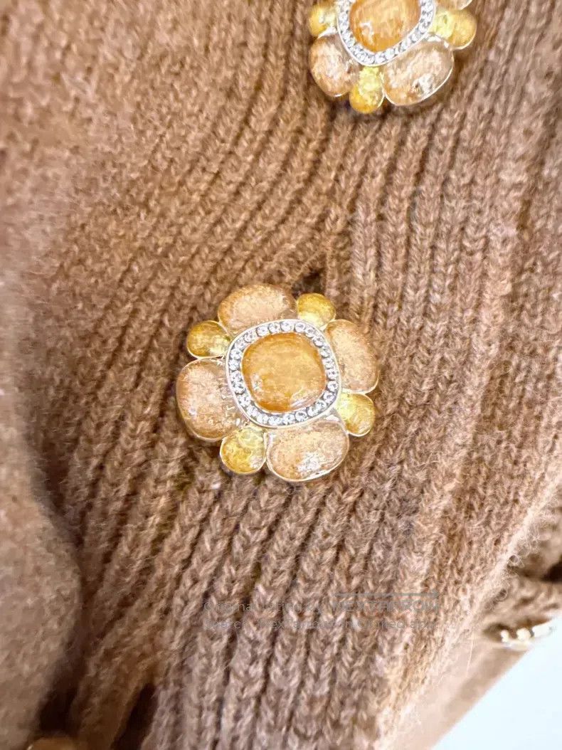 Chanel Chanel 24A high-end handicraft workshop flower diamond buc Size XXS / US 00 / IT 34 - 7 Thumbnail