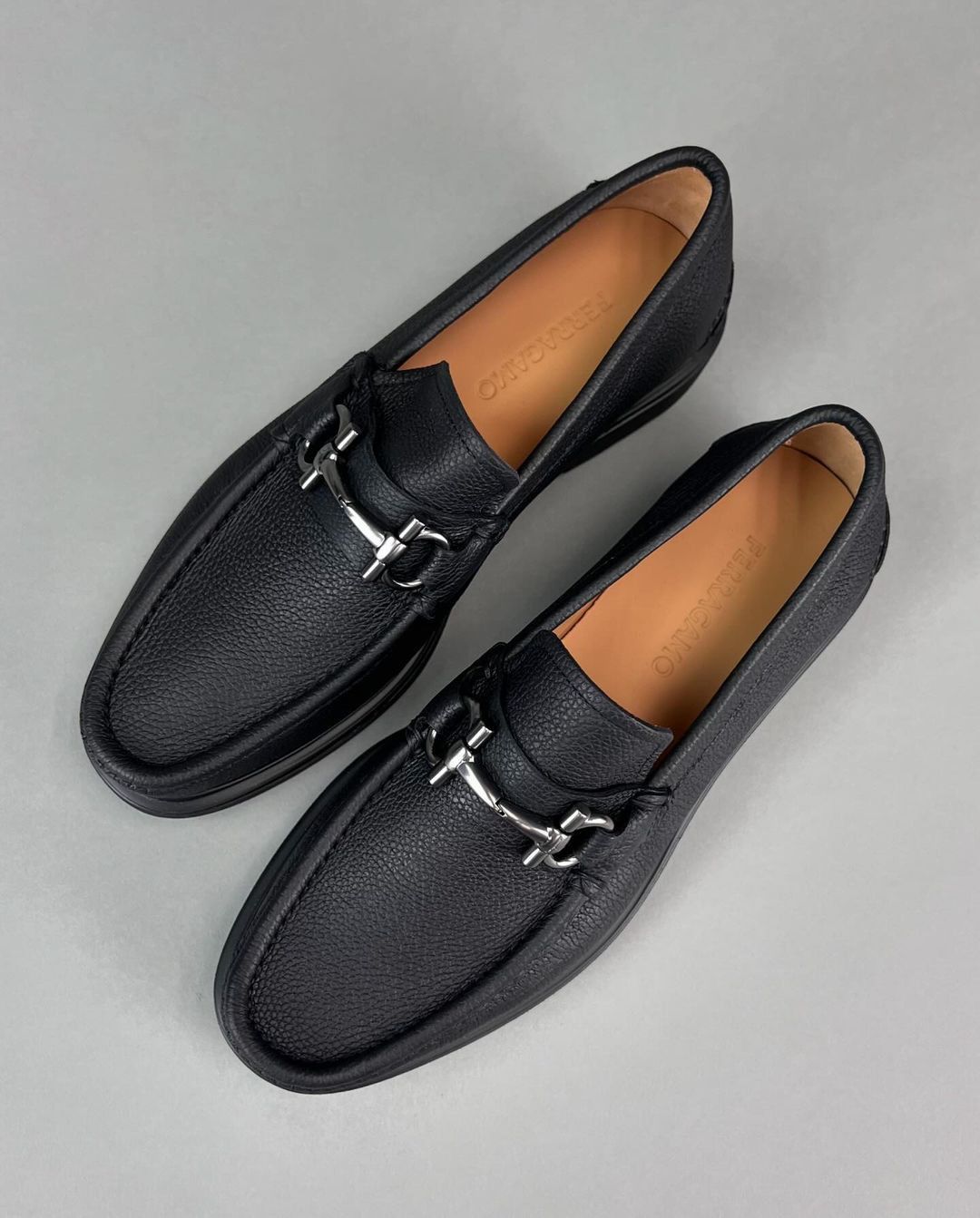 Salvatore Ferragamo o1s1rm0924 Glasgow Leather Loafers in Black Size US 12.5 / EU 45-46 - 4 Thumbnail