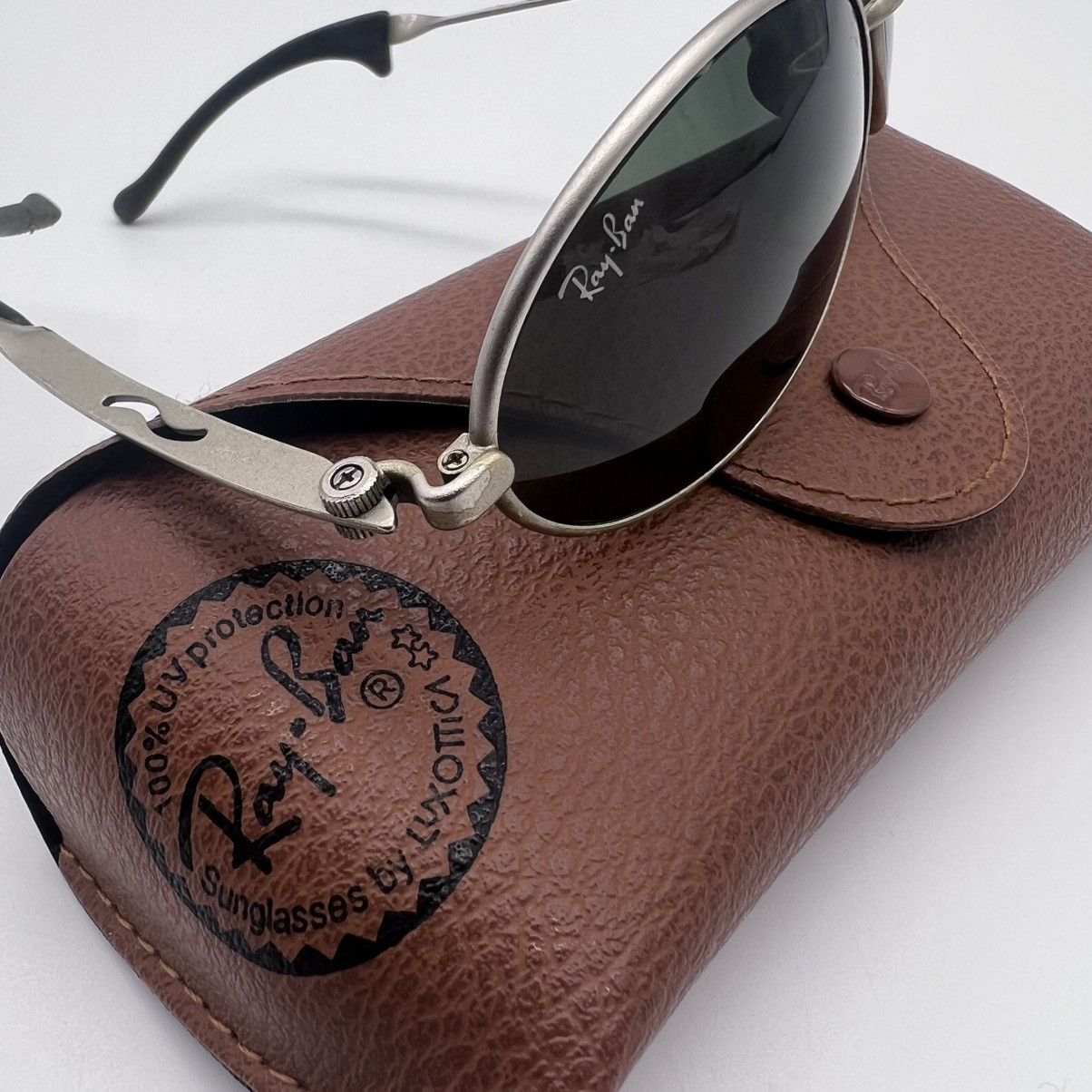 Sticky Residue Ray Ban Rubber Frame Sticky Jelly Sticky Pad® HPG