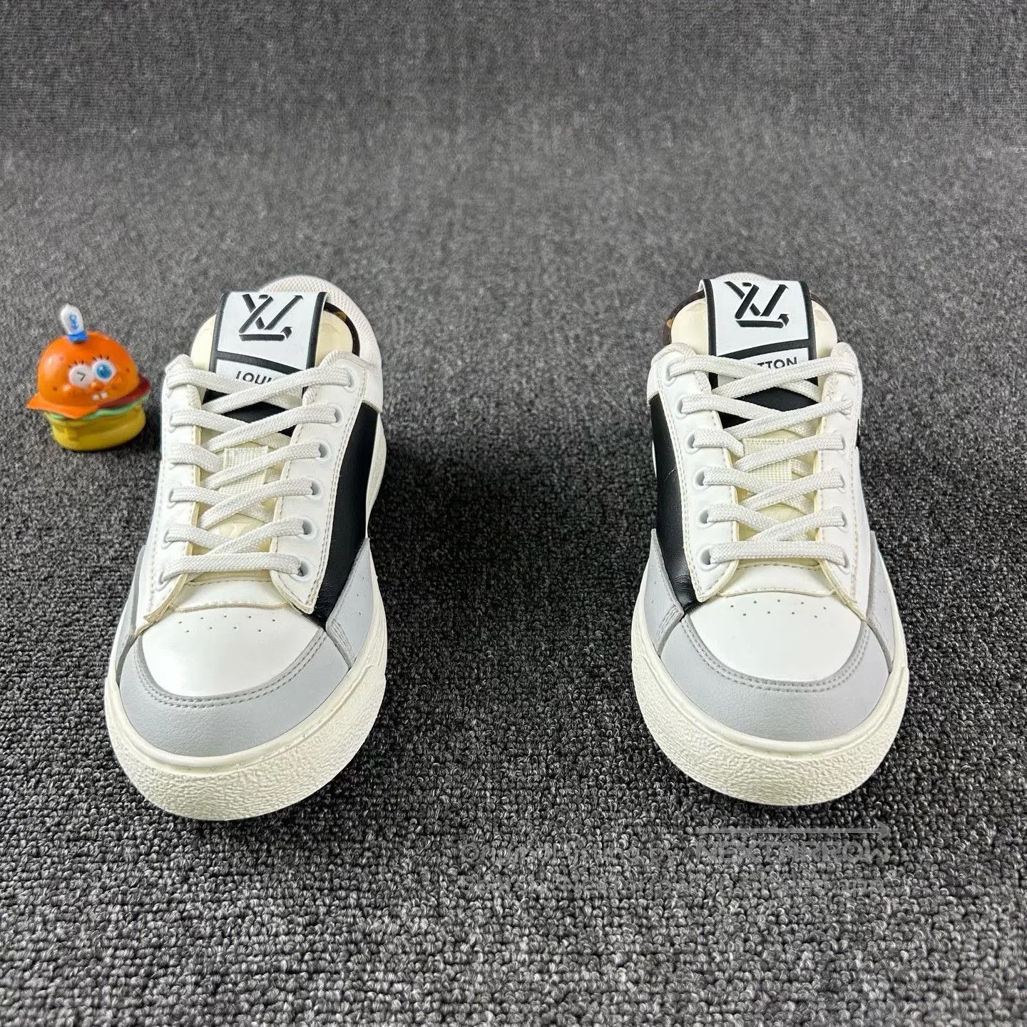 Louis Vuitton Louis Vuitton White Misaligned Sneakers Size 35. Size US 5 / IT 35 - 2 Thumbnail