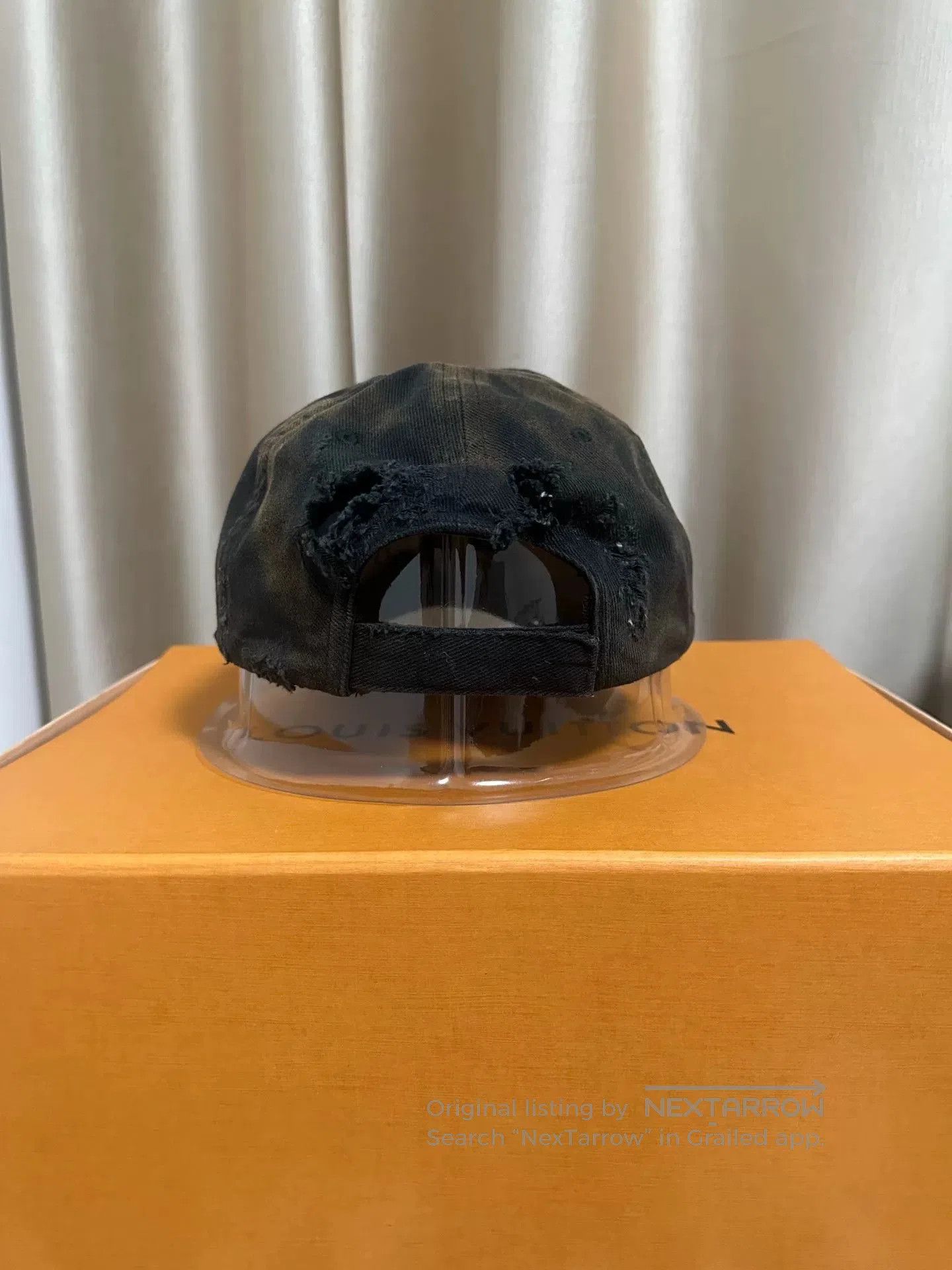 Balenciaga black red distressed duckbill cap. Size ONE SIZE - 3 Thumbnail