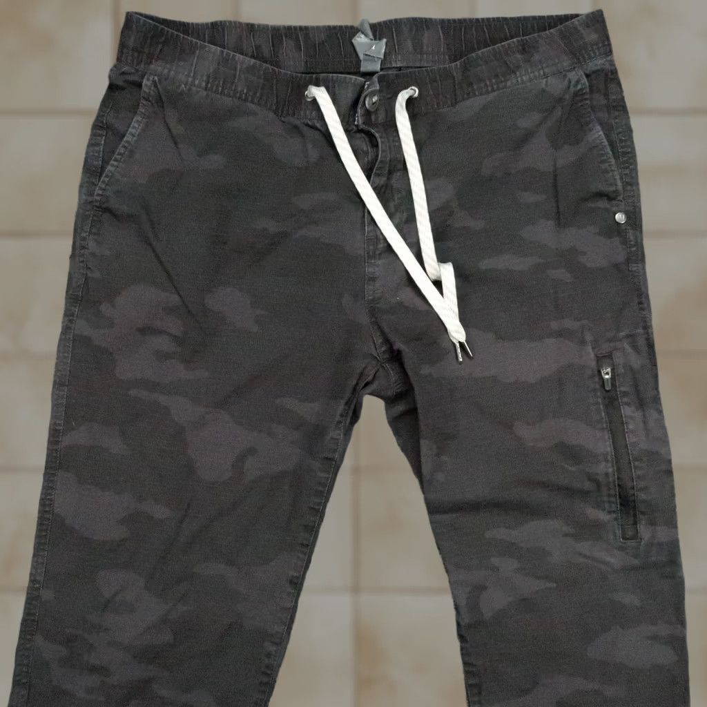 Vuori Vuori Pants Womens Large Gray Camouflage Ripstop Zip Pocket Straight VW401 Size 36" / US 14 / IT 50 - 1 Thumbnail
