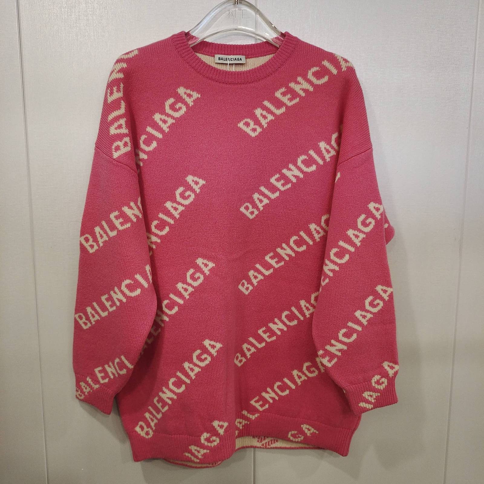 Balenciaga Balenciaga All Over Logo Wool Sweater M Size M / US 6-8 / IT 42-44 - 1 Thumbnail