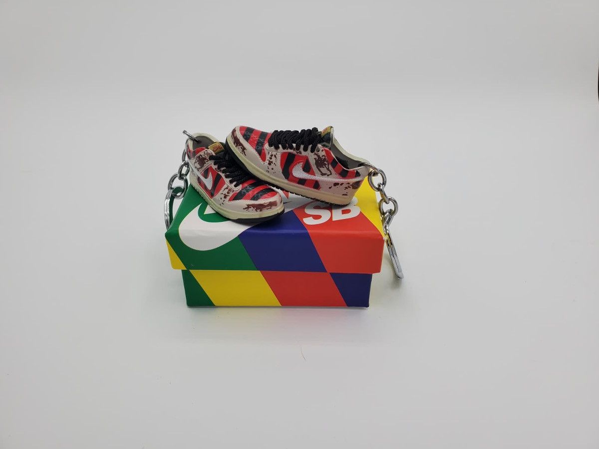 Nike Nike SB Dunk Low Freddy Kruger Keychain Set Size ONE SIZE - 2 Thumbnail