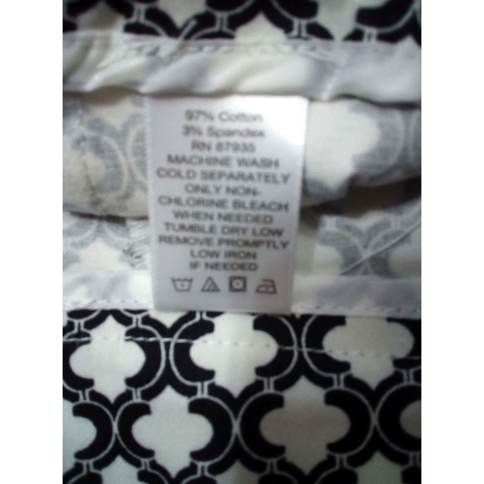Vintage Susan Graver Bermuda Shorts Women 8 Black & White Geometric Stretch Flat Front Size 30" / US 8 / IT 44 - 3 Thumbnail