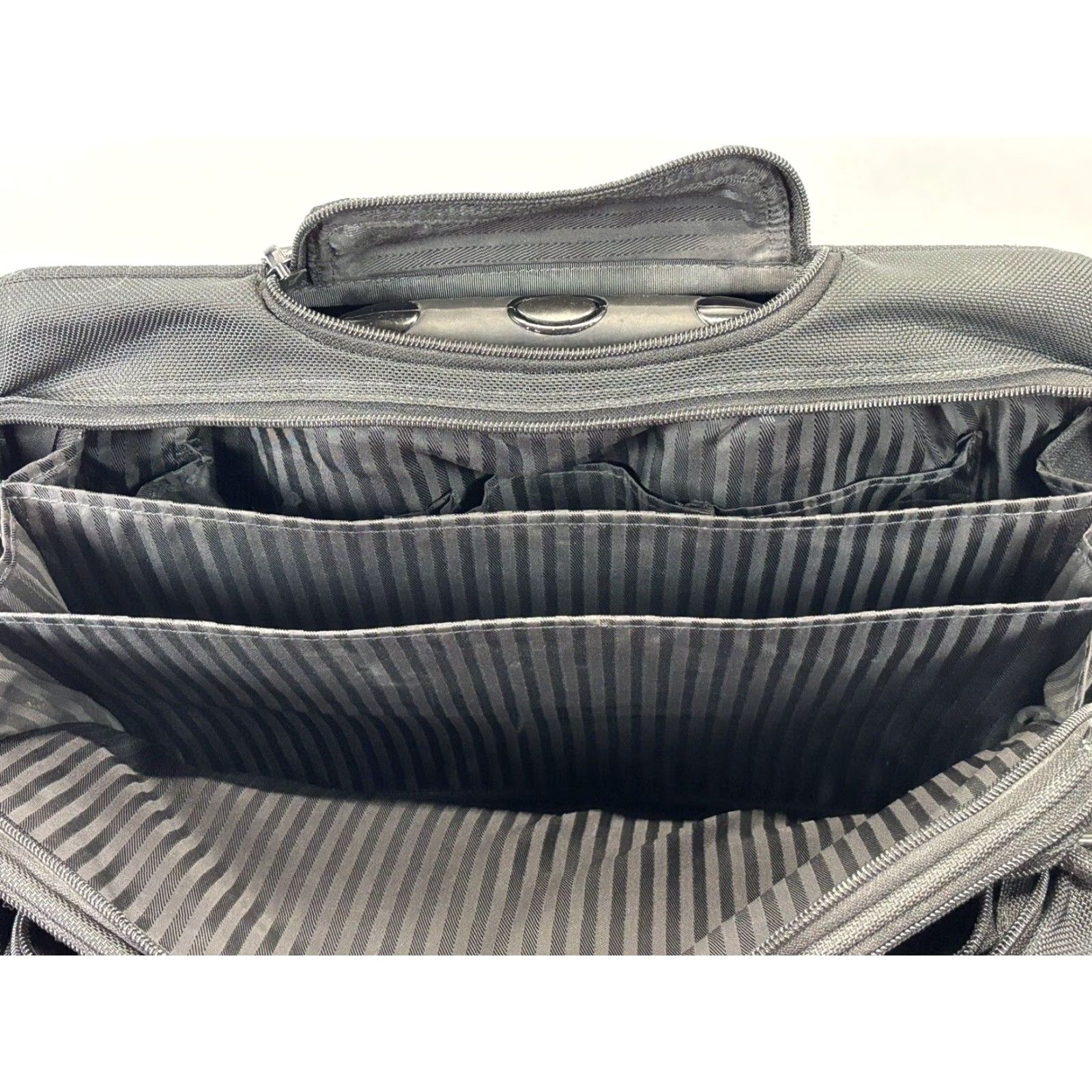 Tumi VINTAGE Tumi Alpha Ballistic Nylon Expandable Briefcase Black Medium Business Mens Size ONE SIZE - 4 Thumbnail