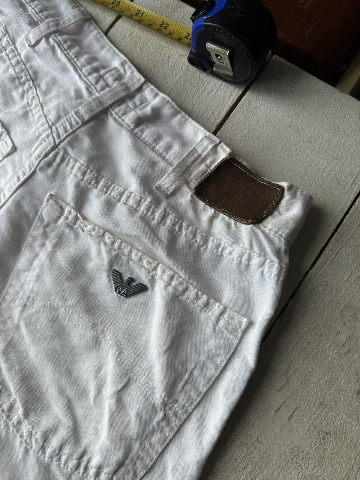 Giorgio Armani VNTG 🚨 BAGGY ARMANI JEANS LUXURY WHITE WITH LOGO PANTS Size US 31 - 15 Thumbnail