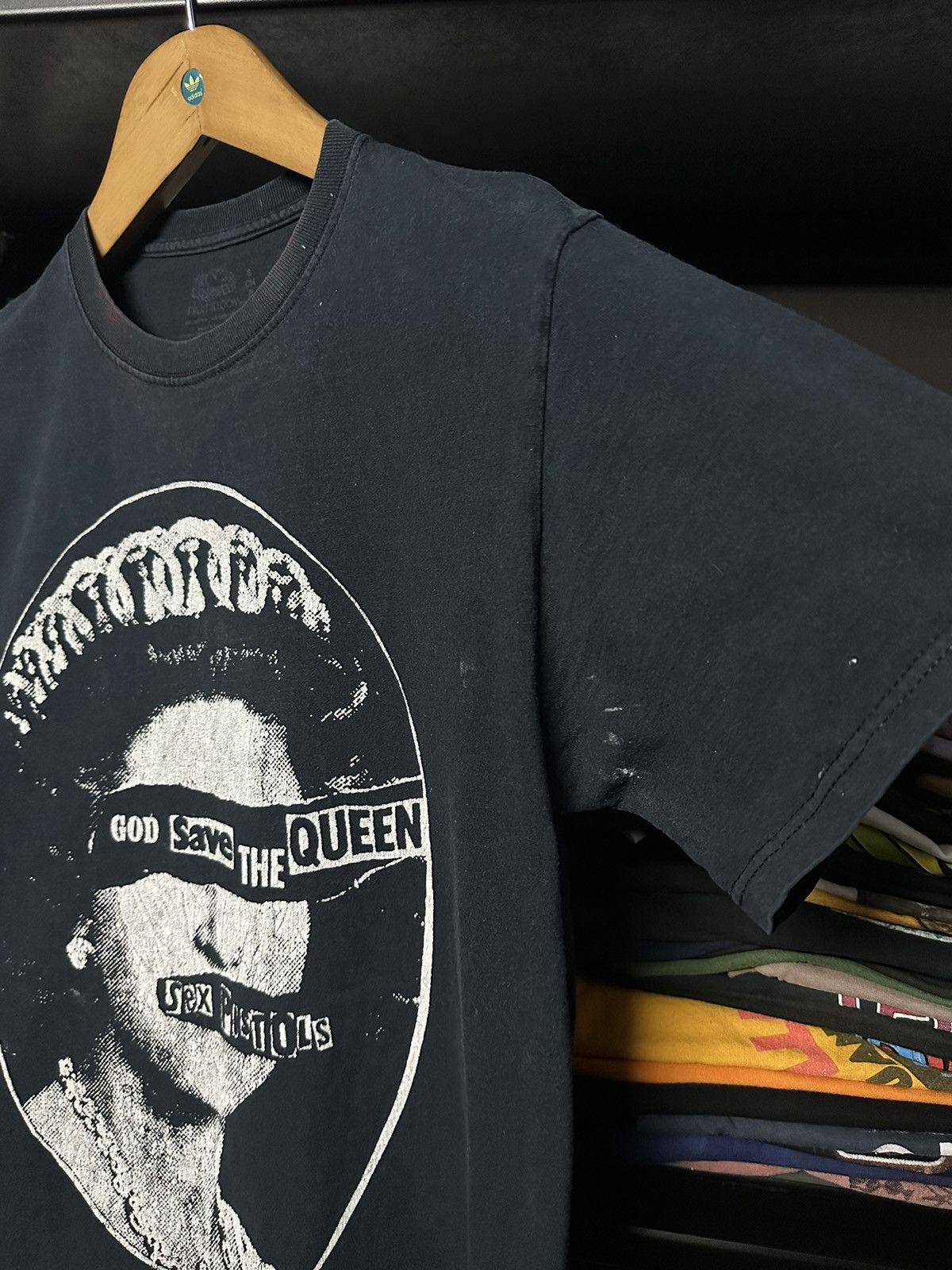 Band Tees × Vintage Vintage Sex Pistols Punk Queen Sun Faded Tee Size US S / EU 44-46 / 1 - 6 Thumbnail