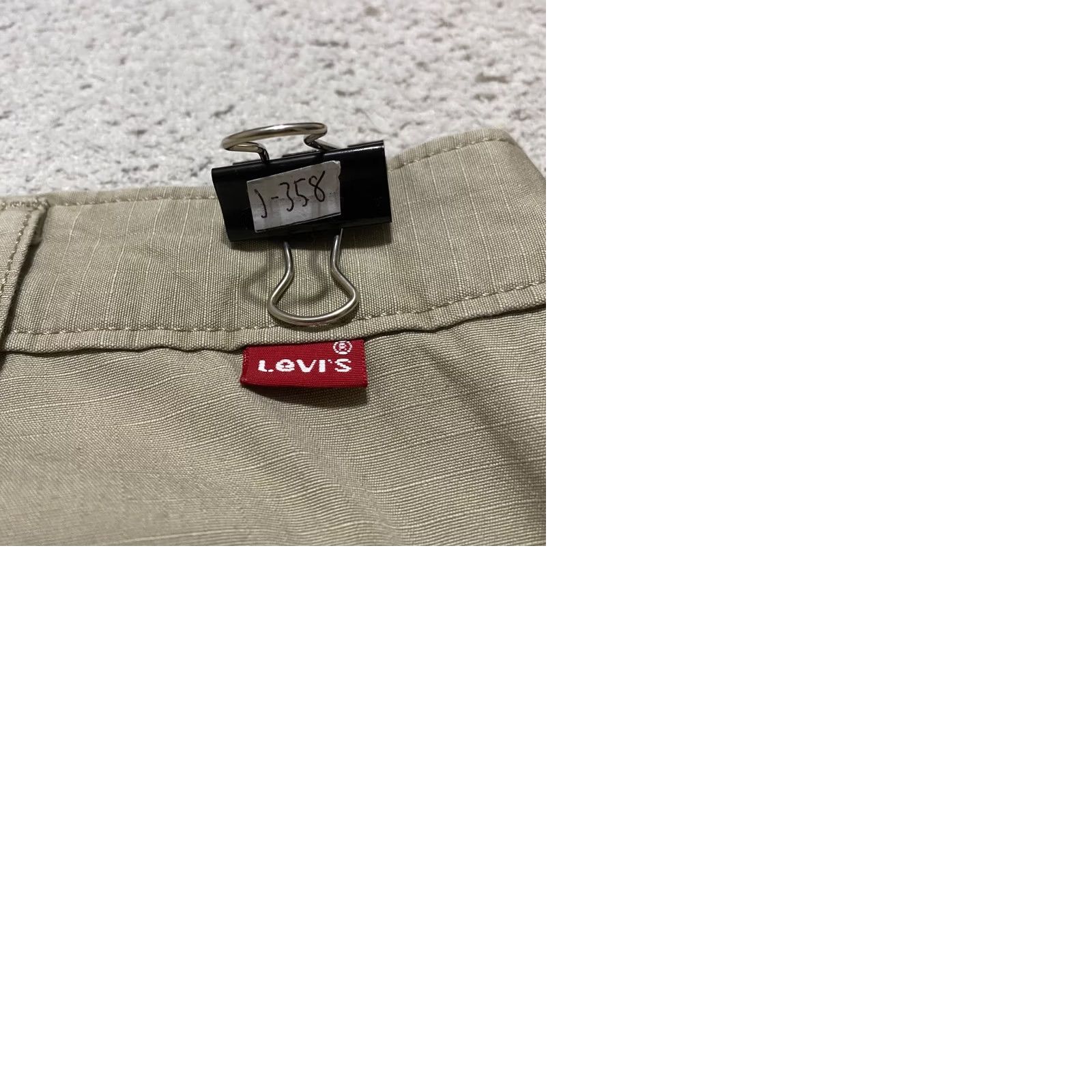 Levi's New title: Levi'S Cargo Mens 46 Shorts Beige Ripstop Utility Outdoor Inseam 9" - Authentic Size US 30 / EU 46 - 9 Thumbnail