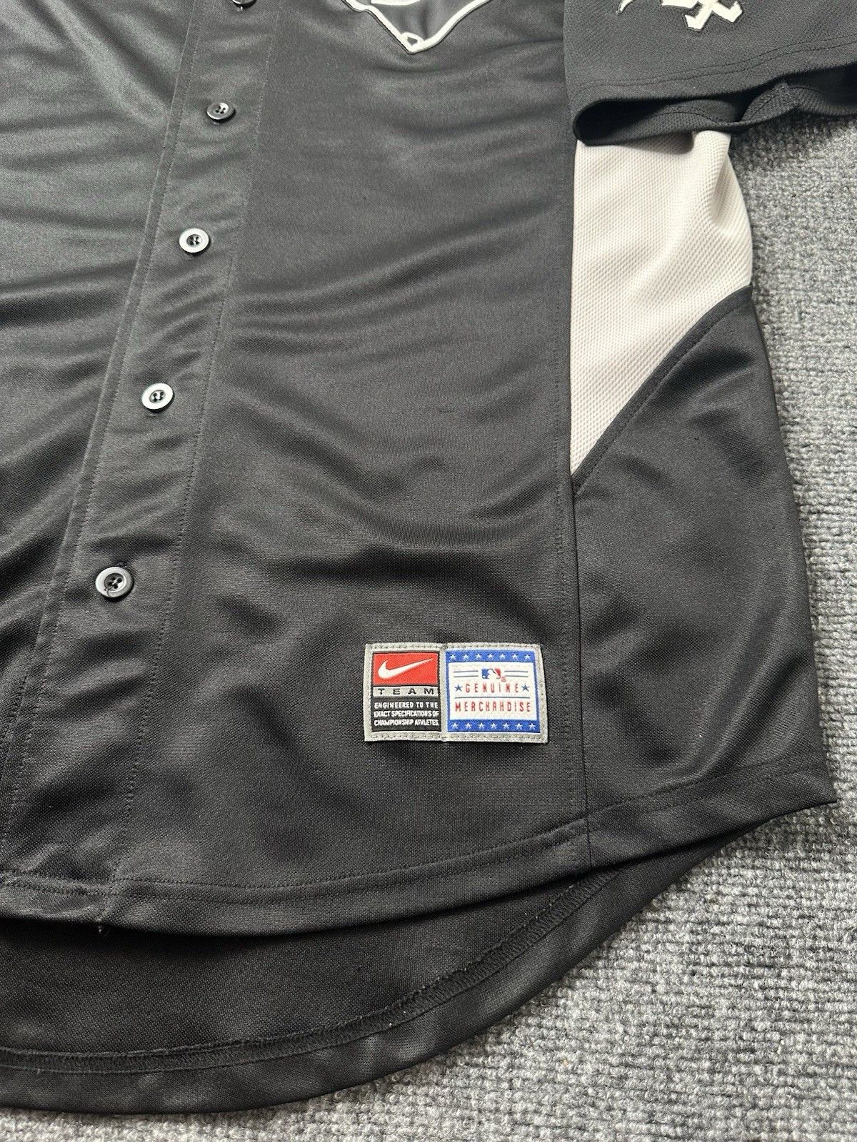 MLB Mens Baseball Nike Chicago White Sox Black Button, Size M Size US M / EU 48-50 / 2 - 5 Thumbnail
