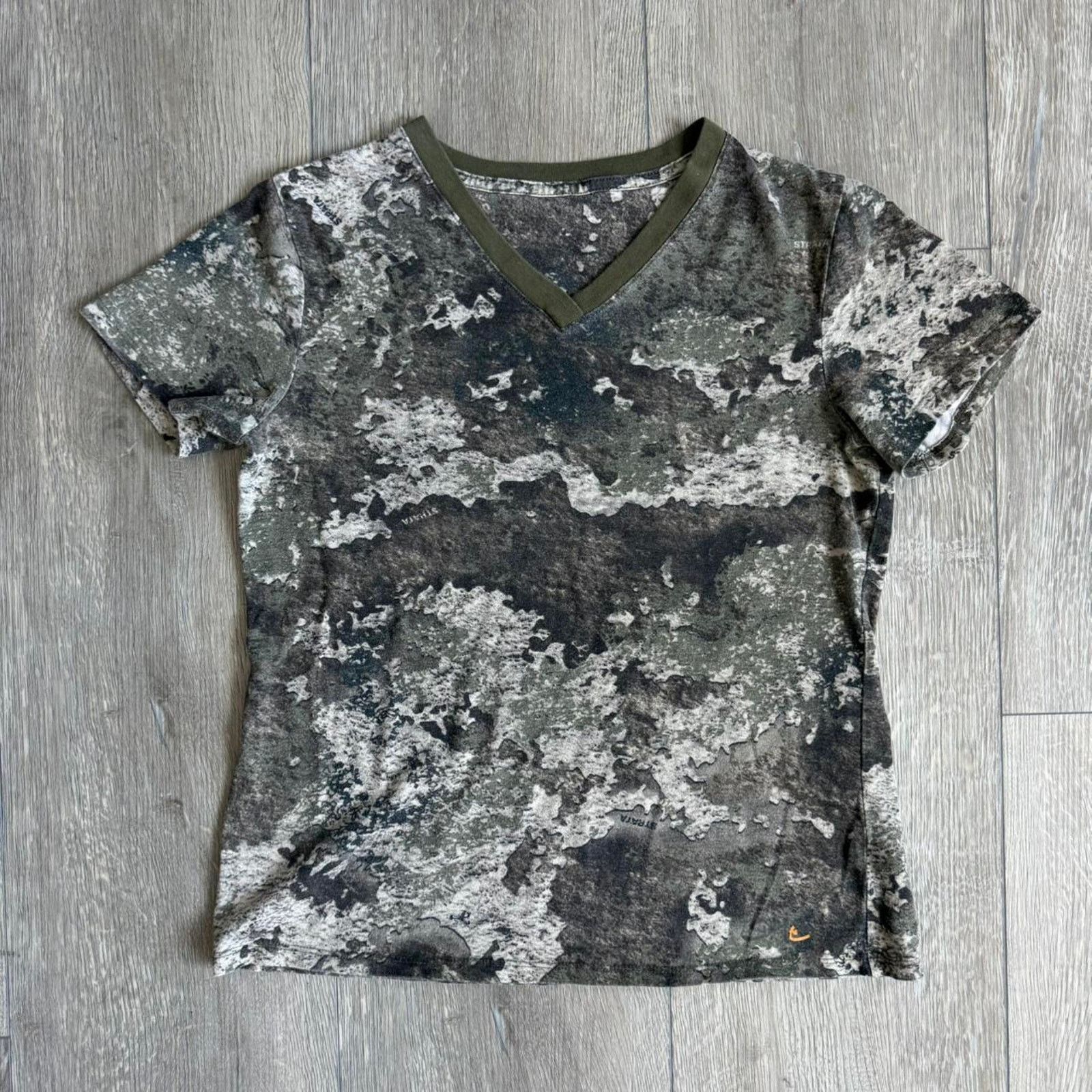 Other Vintage y2k womens camo top v-neck t-shirt Size M / US 6-8 / IT 42-44 - 1 Thumbnail