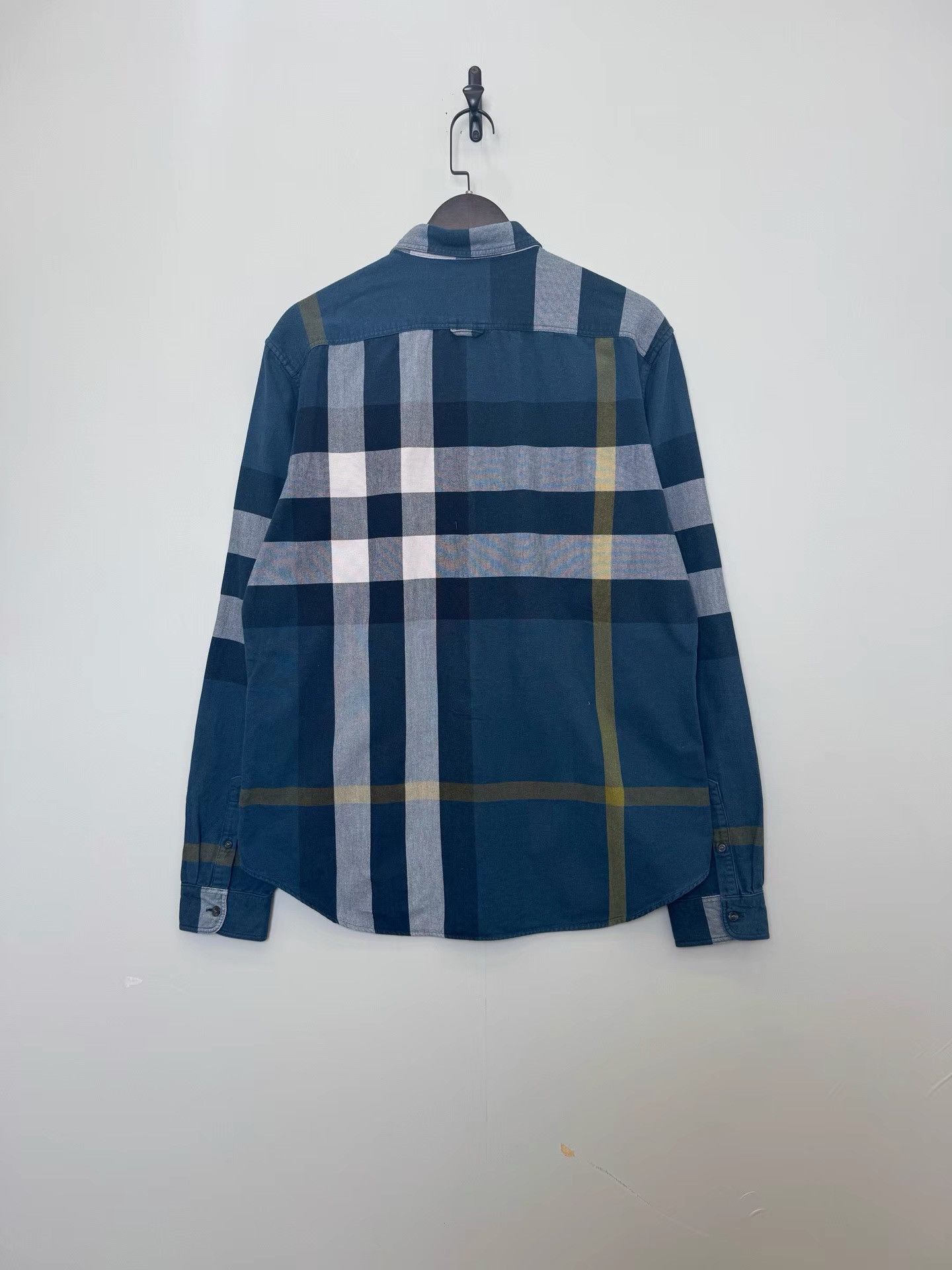 Burberry Burberry classic blue check shirt K36 Size US L / EU 52-54 / 3 - 2 Thumbnail