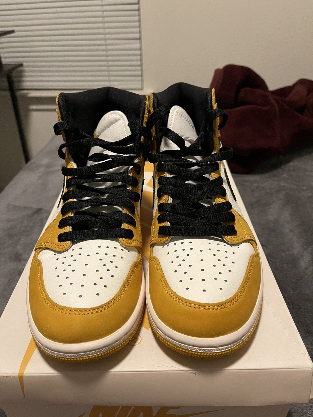 Nike AIR JORDAN 1 RETRO HIGH OG "YELLOW OCHRE" Size US 8.5 / EU 41-42 - 3 Thumbnail