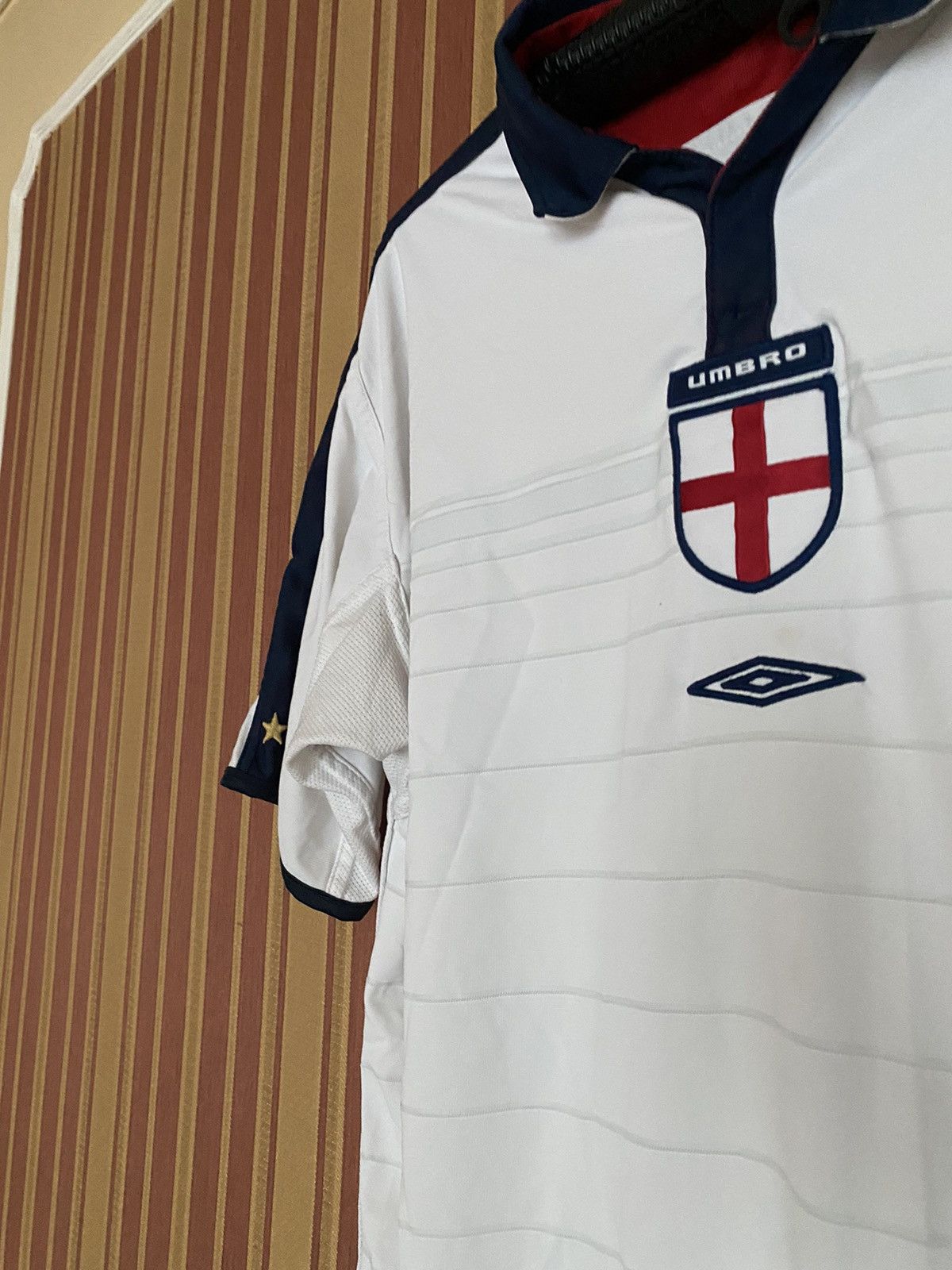 Umbro ENGLAND 2003 2005 HOME SOCCER JERSEY UMBRO REVERSIBLE Size US L / EU 52-54 / 3 - 4 Thumbnail