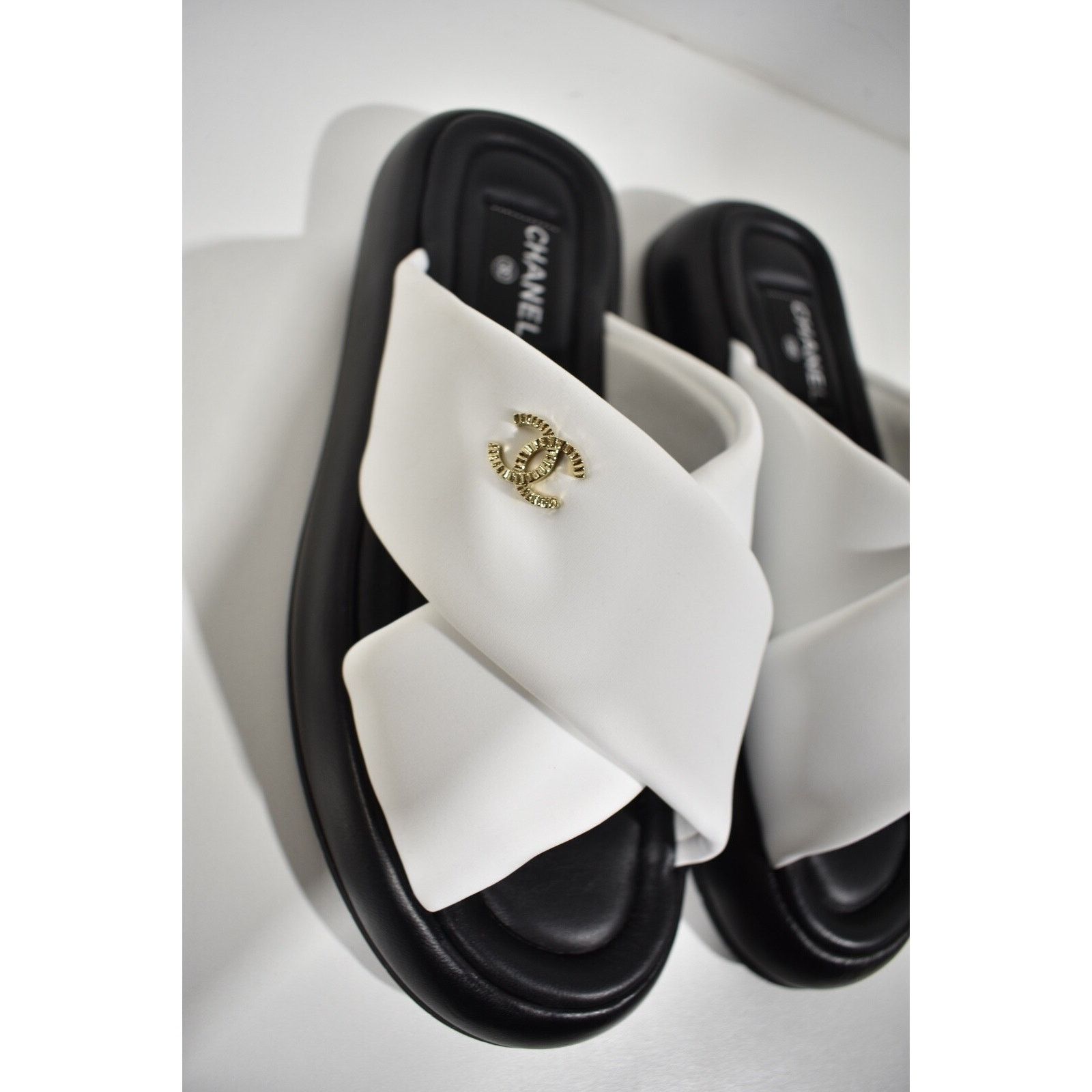 Chanel Chanel Black White Fabric Criss Cross Puffy CC Logo Slide Size US 8 / IT 38 - 3 Thumbnail