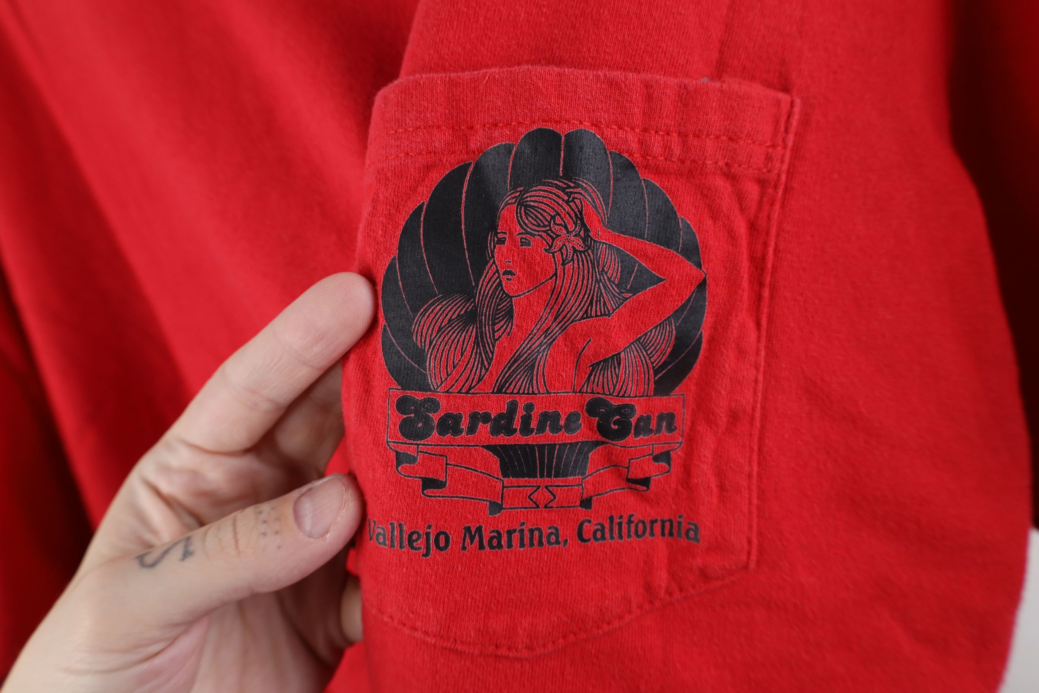 Vintage Vintage 90s Streetwear Can Vallejo Marina T-Shirt Red Size US XL / EU 56 / 4 - 4 Thumbnail