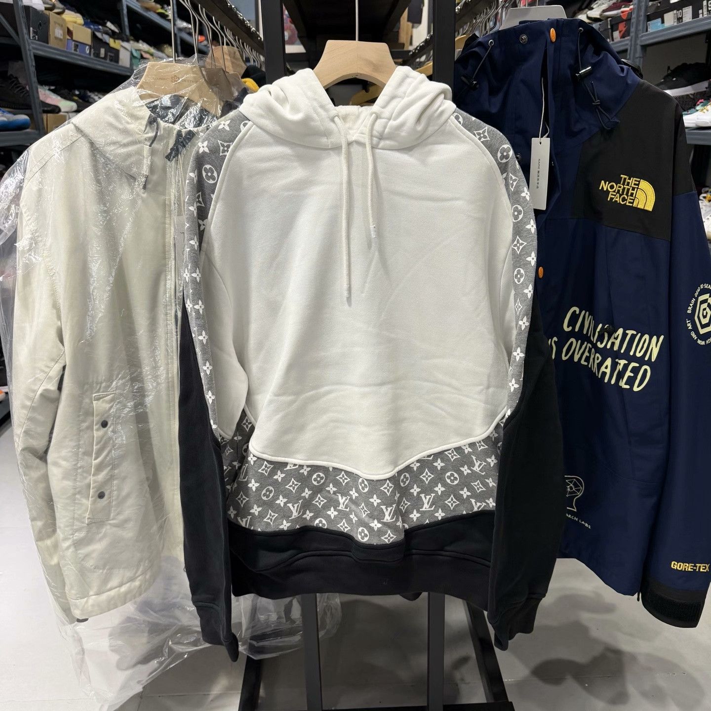 Louis Vuitton Louis Vuitton Multi Hoodie l Men Size US L / EU 52-54 / 3 - 1 Thumbnail
