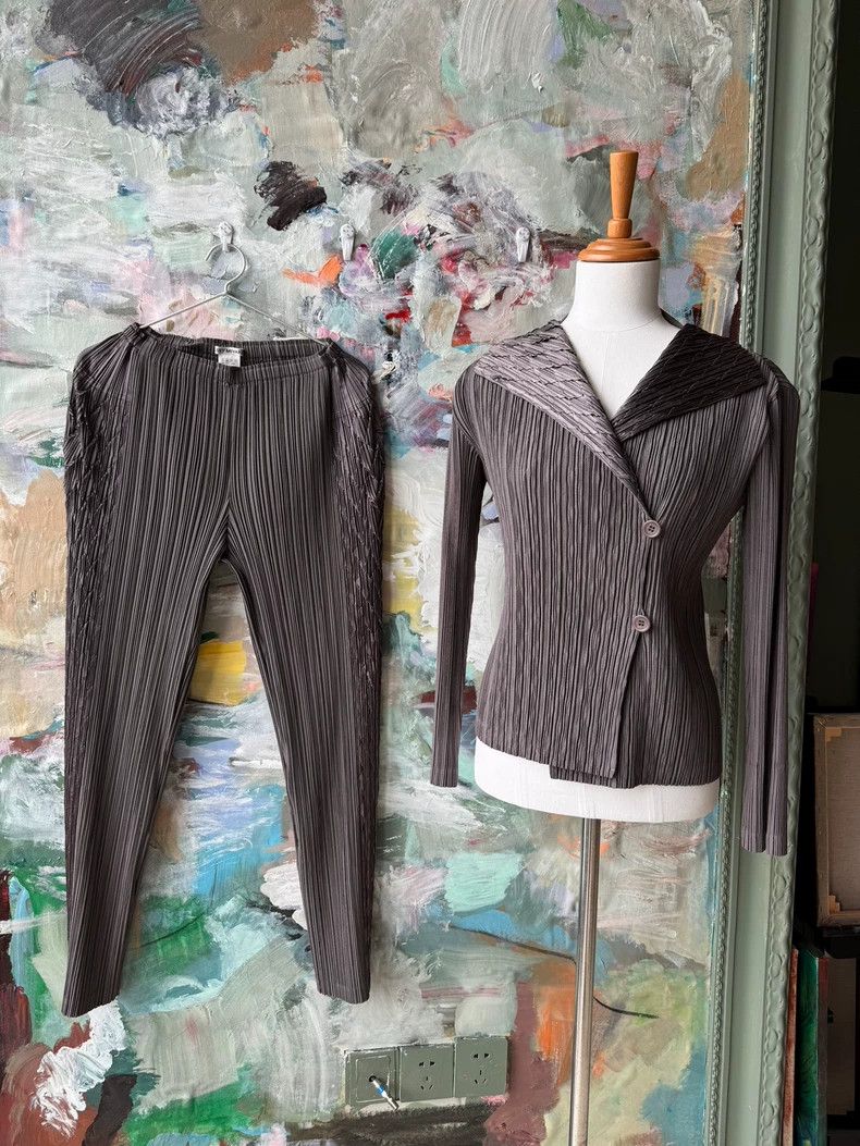 Issey Miyake Issey Miyake size:1 A grey main line pleated cardigan Size XS / US 0-2 / IT 36-38 - 2 Thumbnail