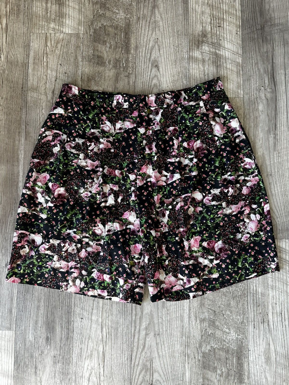 Givenchy Tisci Era Floral Bermuda Shorts Size US 36 / EU 52 - 1 Thumbnail