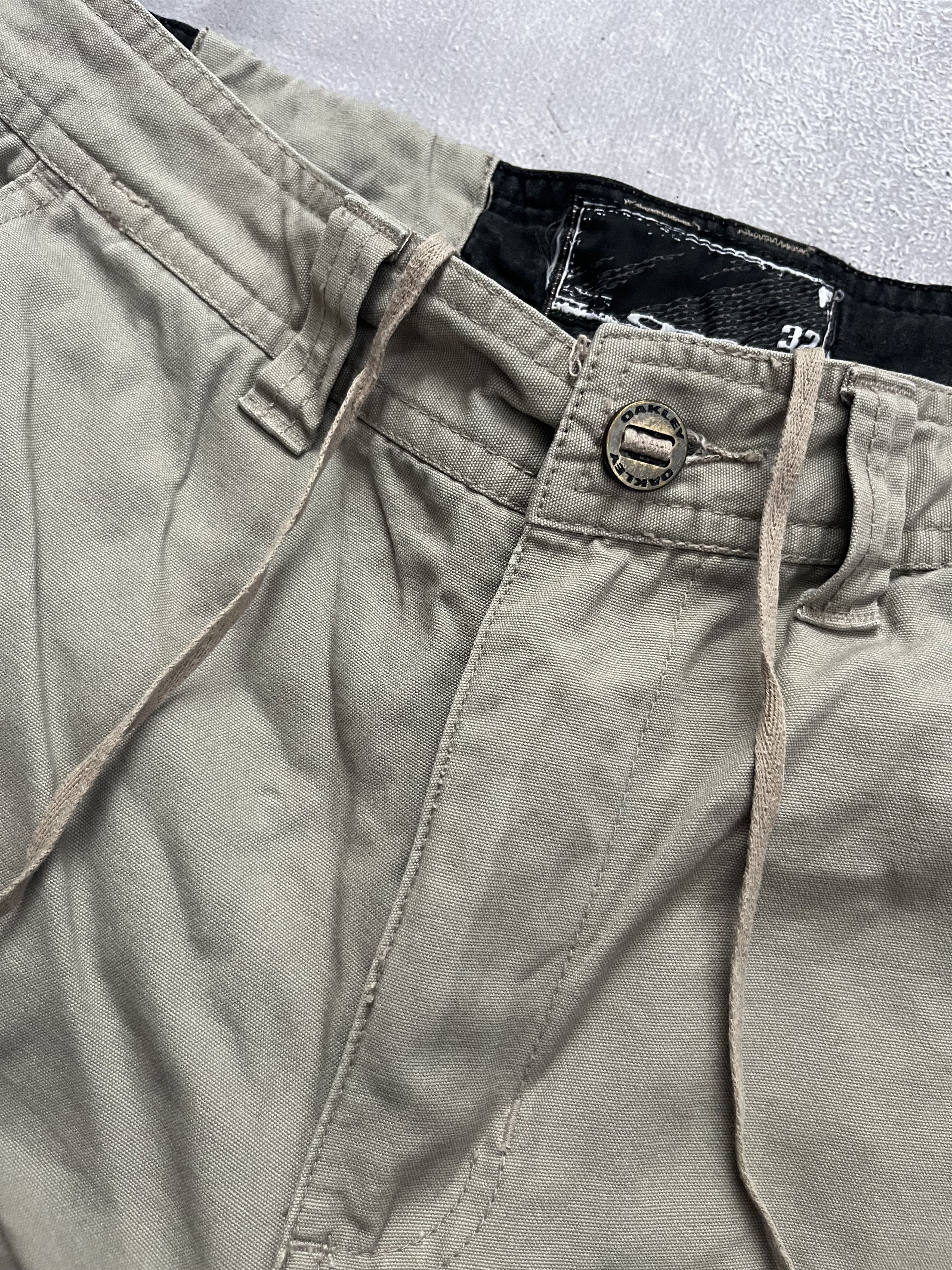 Oakley Vintage Oakley Cargo Short MIlitary Utility Avnat Garde Y2K Size 32" / US 10 / IT 46 - 6 Thumbnail
