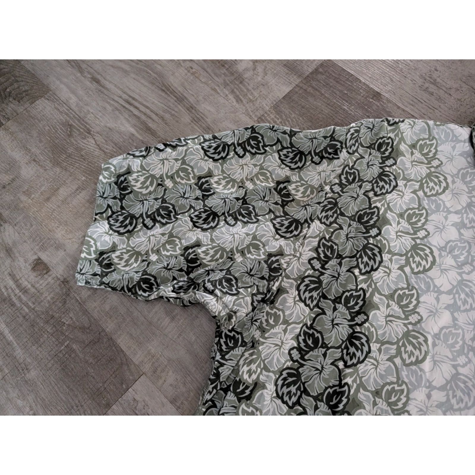 Vintage VINTAGE Hana Bay Island Style Hawaiian Camp Shirt XL Green Floral Rayon Mens Size US XL / EU 56 / 4 - 6 Thumbnail